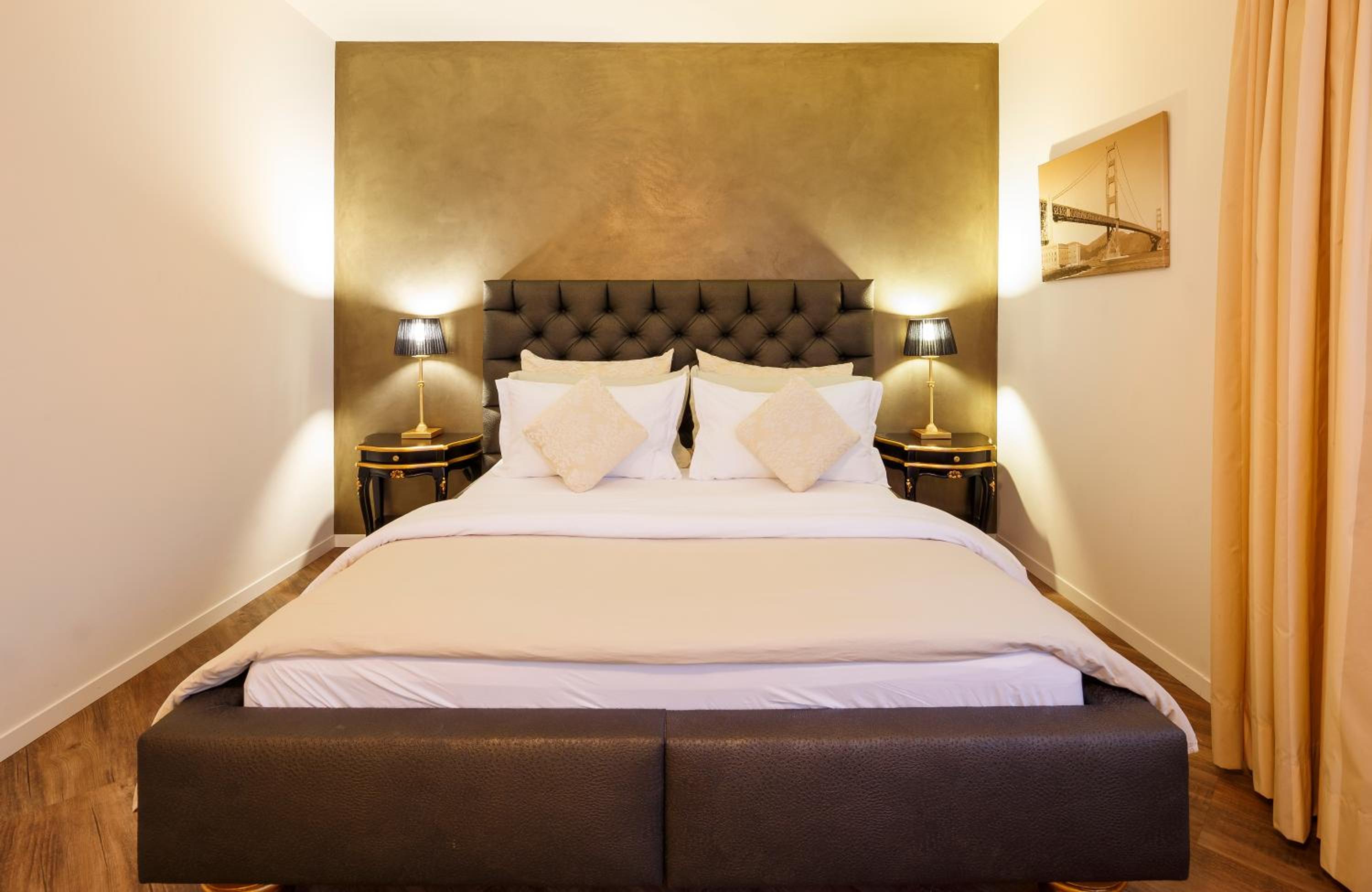 Junior Suite with Air Con - Photo 5