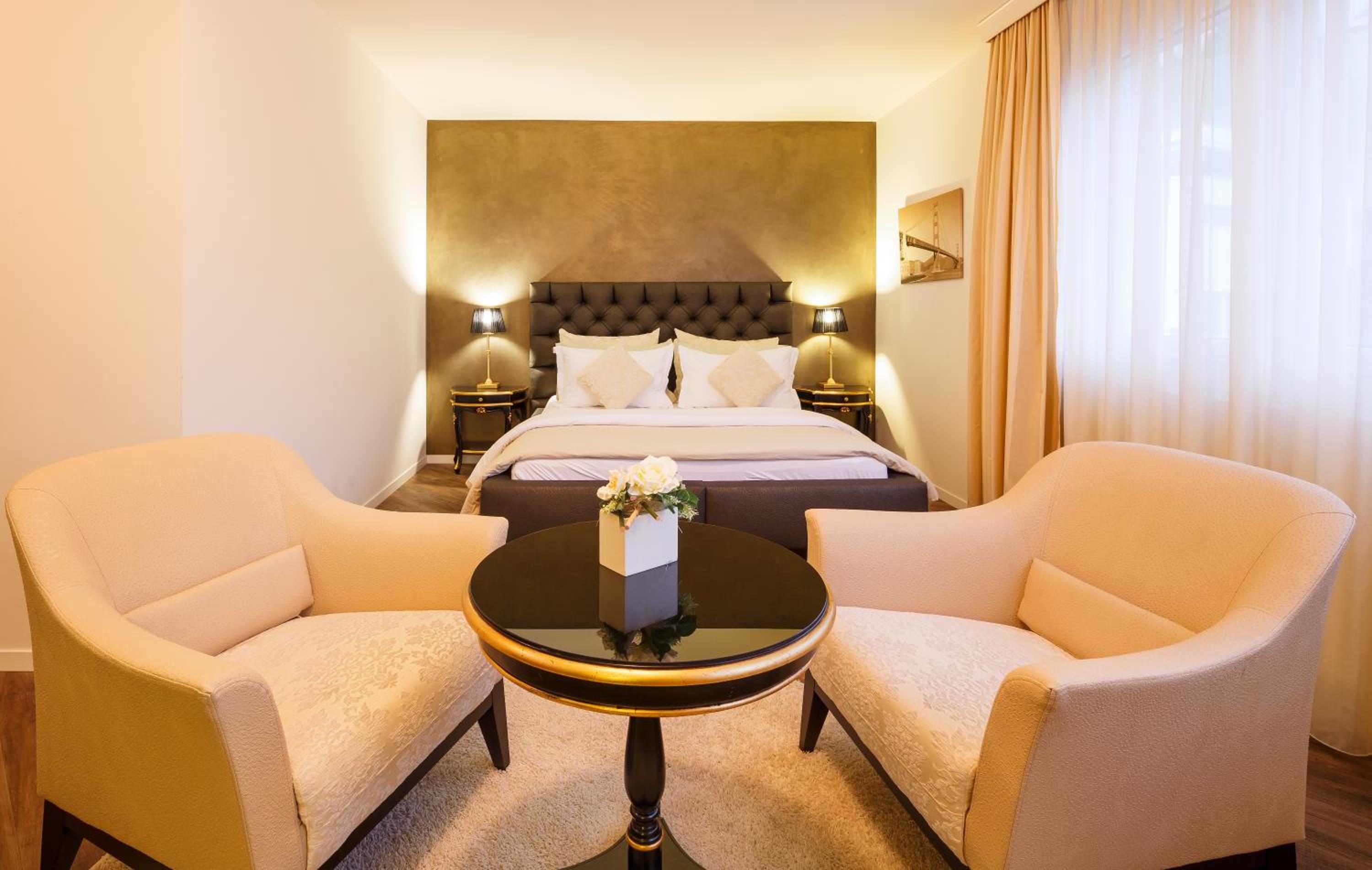 Junior Suite with Air Con - Photo 1