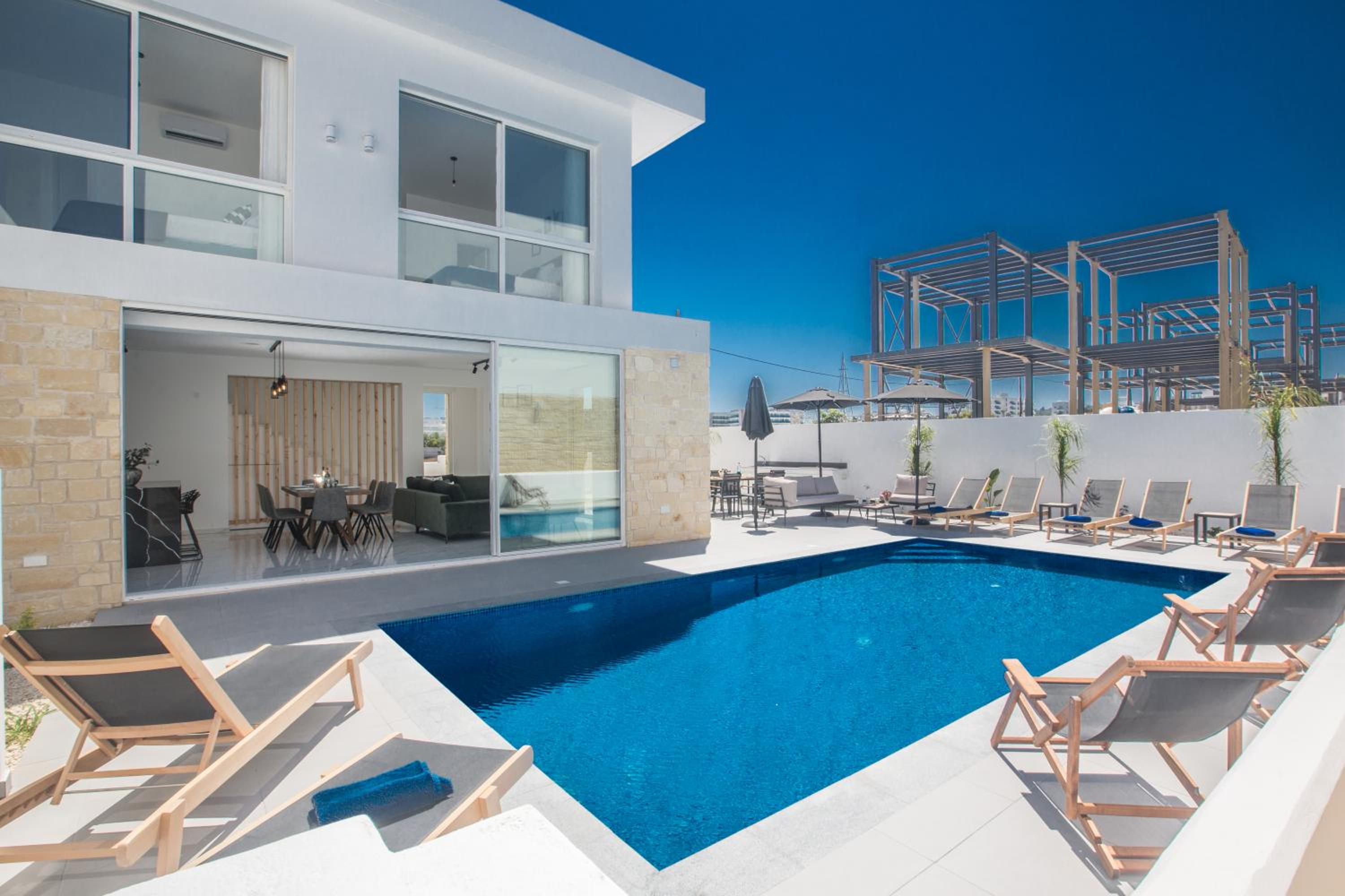 Villa with Private Pool photo 2