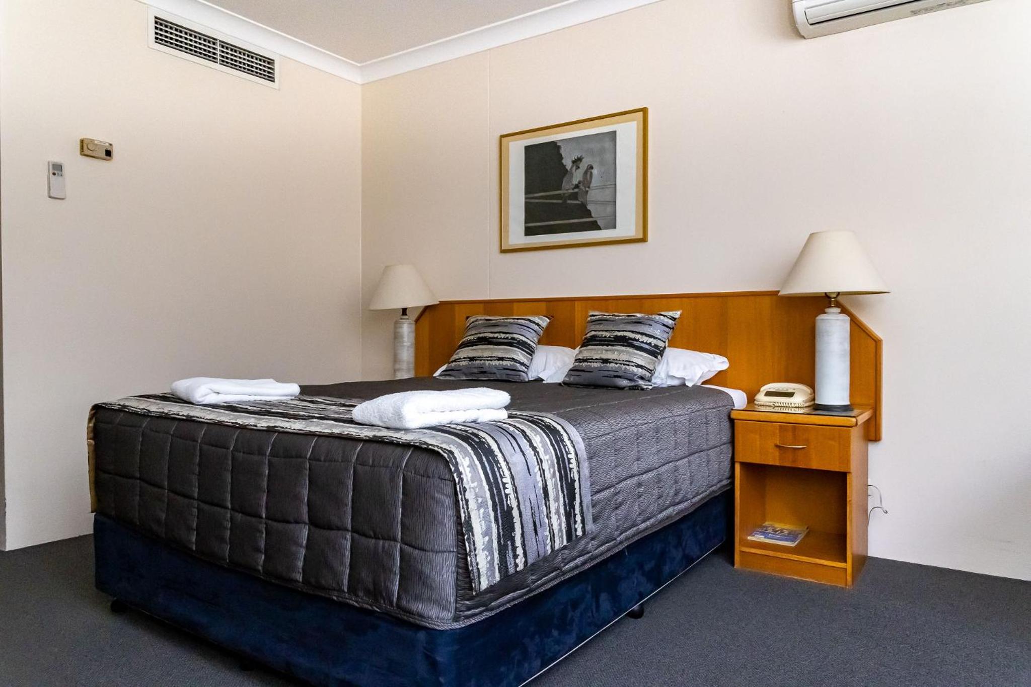 Standard Queen Room