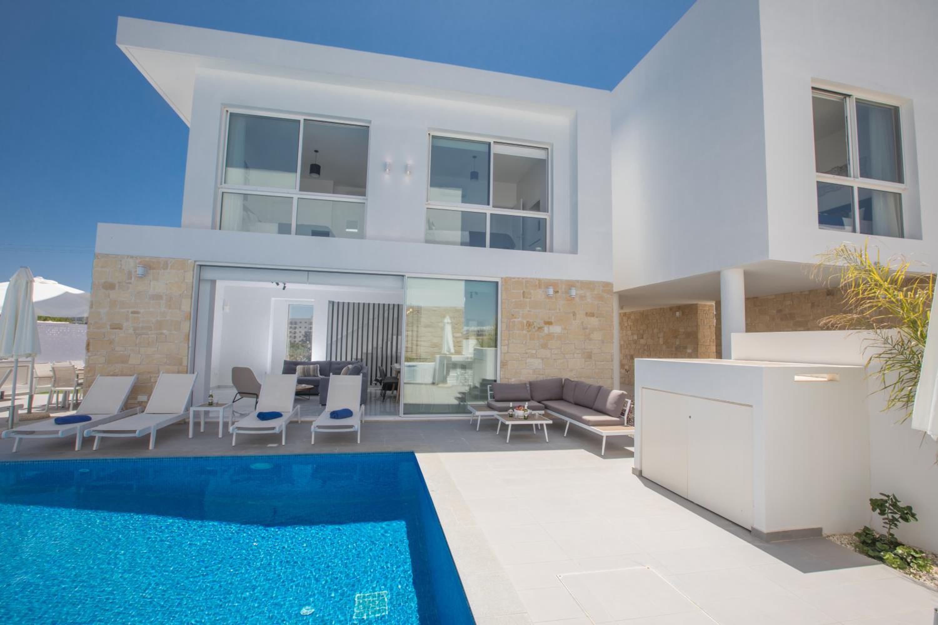 Villa with Private Pool photo 3