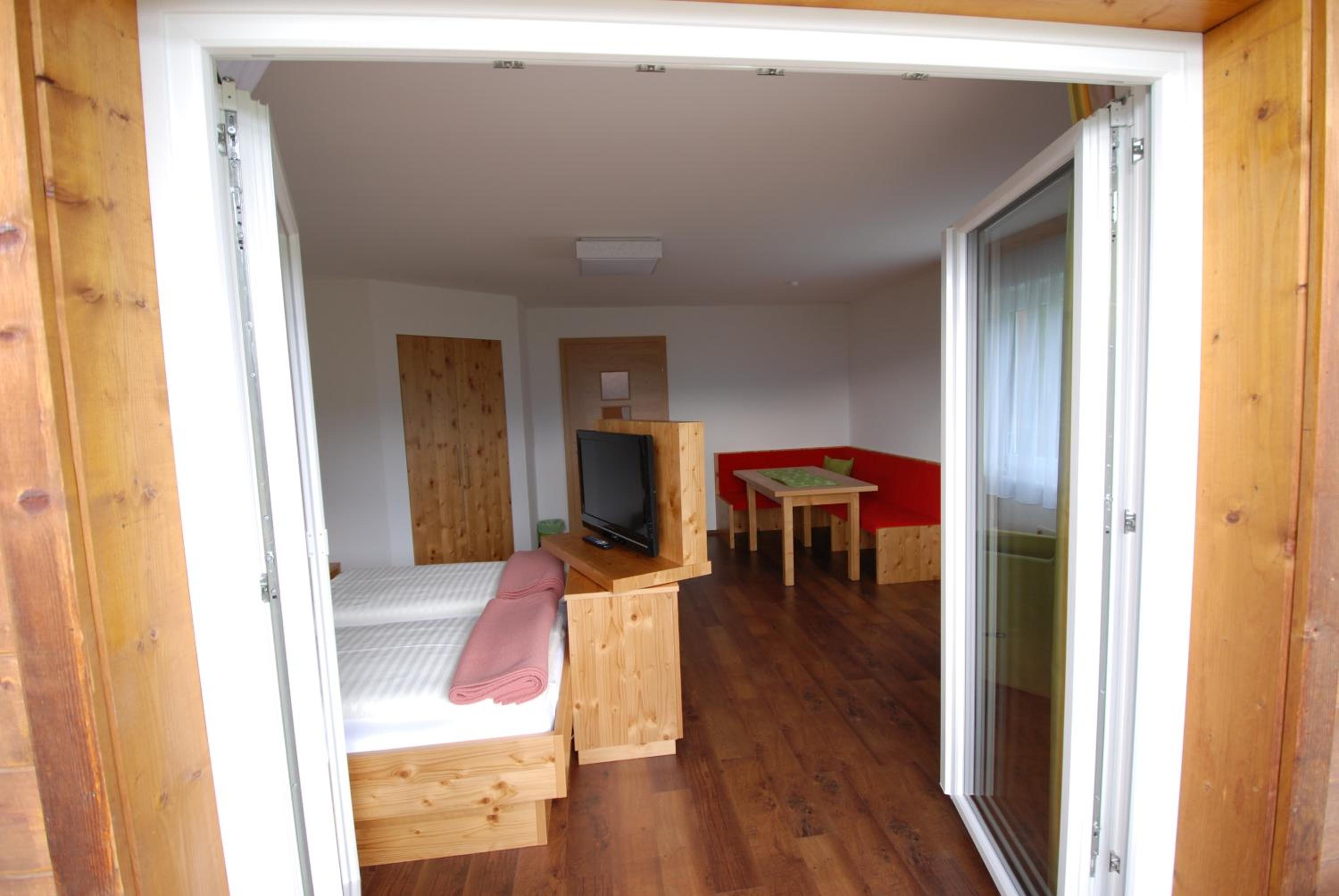 Family Room With Balcony photo 3