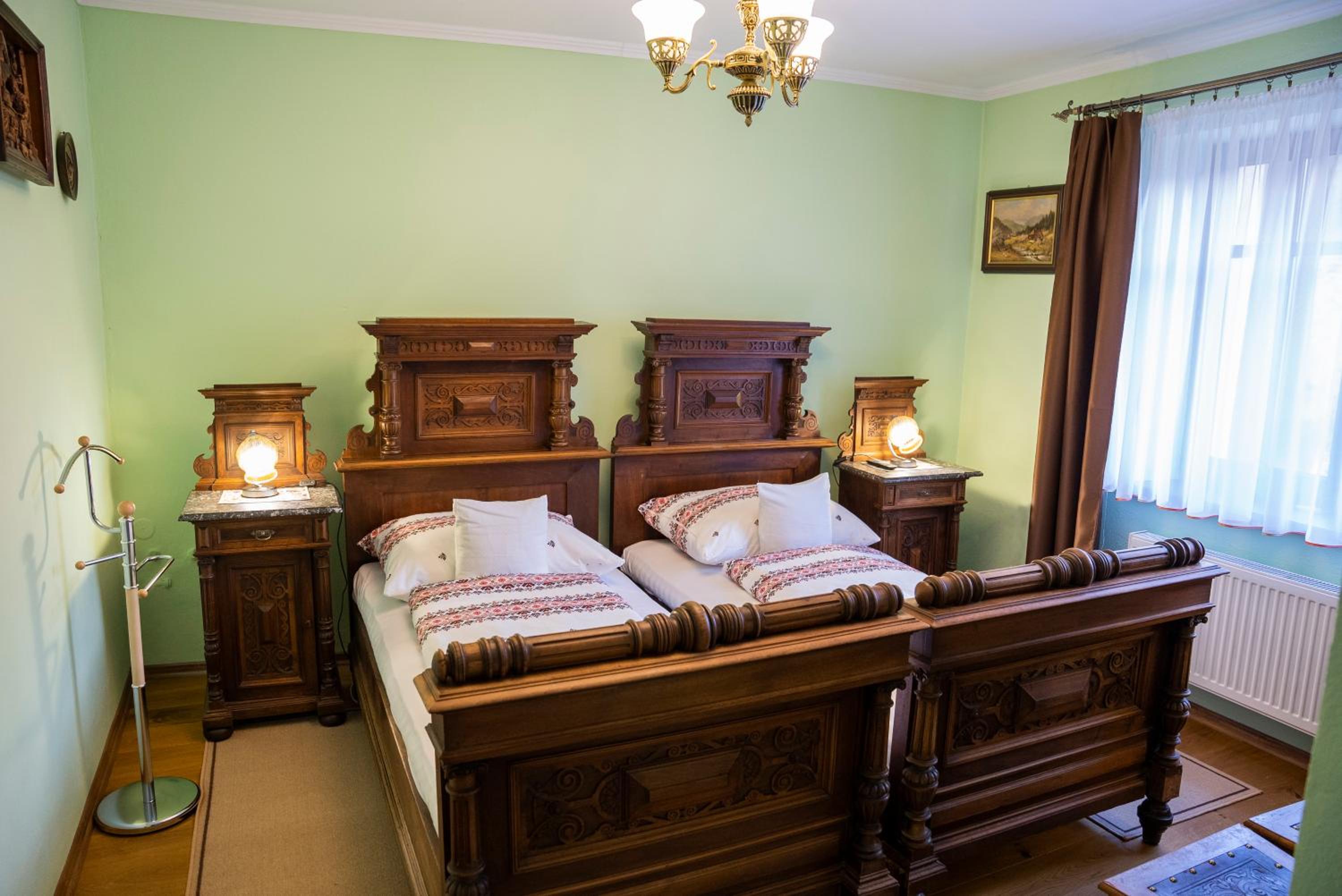 Deluxe King Suite photo 1