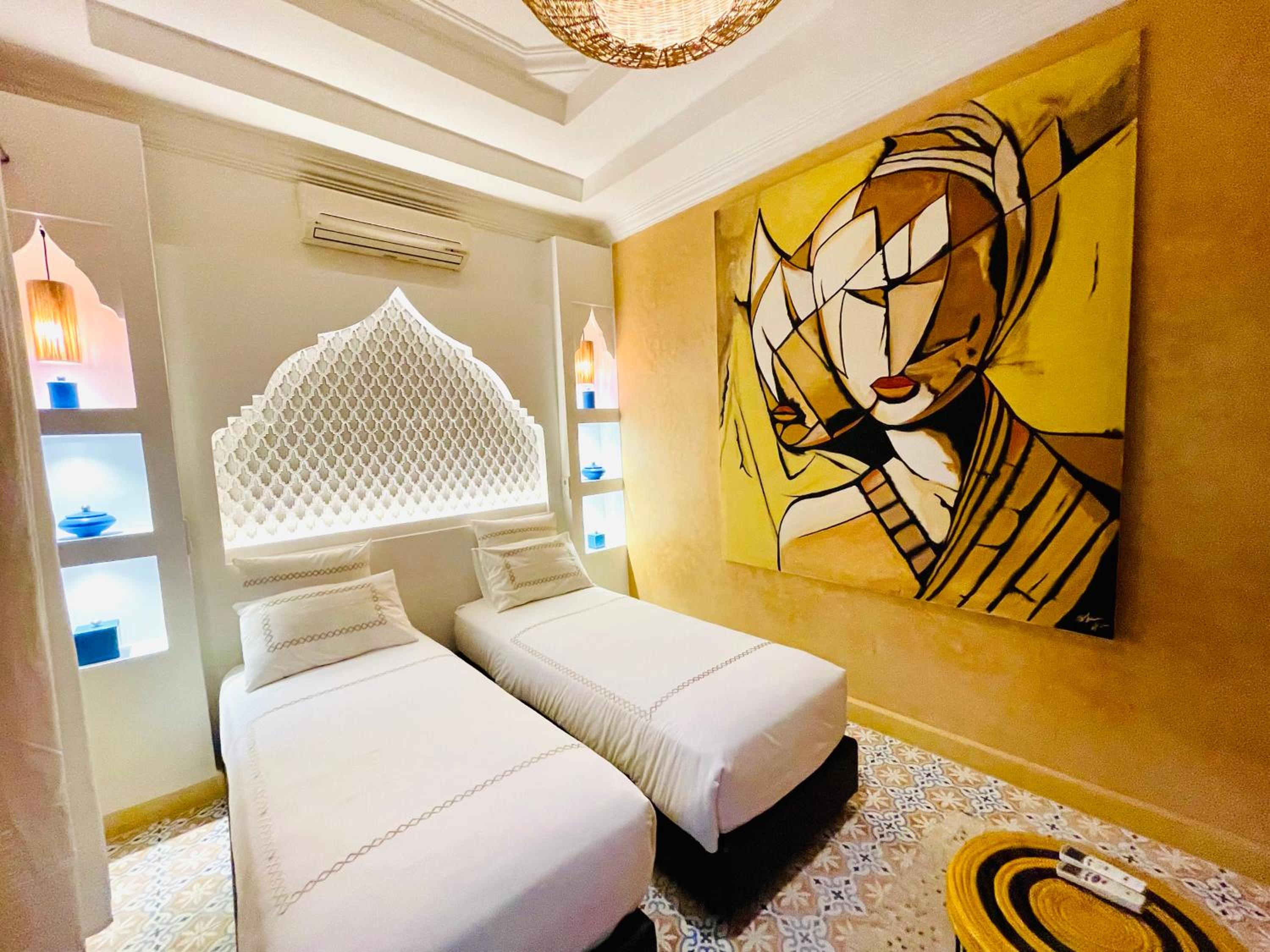 Deluxe Family Suite - Photo 3