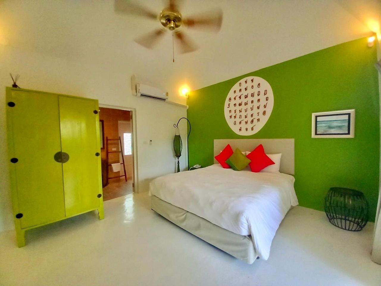  Deluxe Room (No Pets)  photo 2