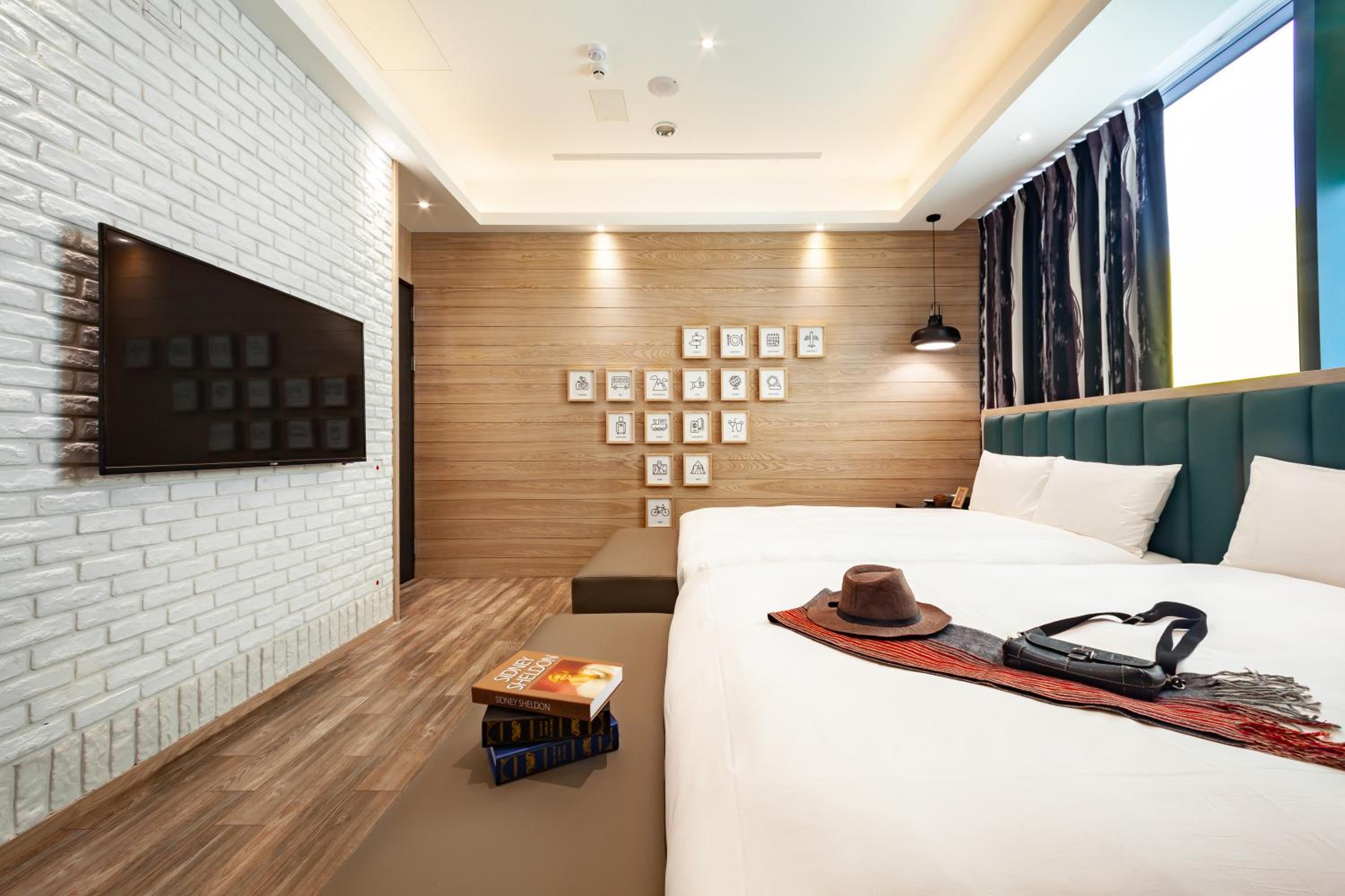 Check-in after 18:00 - Standard Quadruple Room - Photo 5