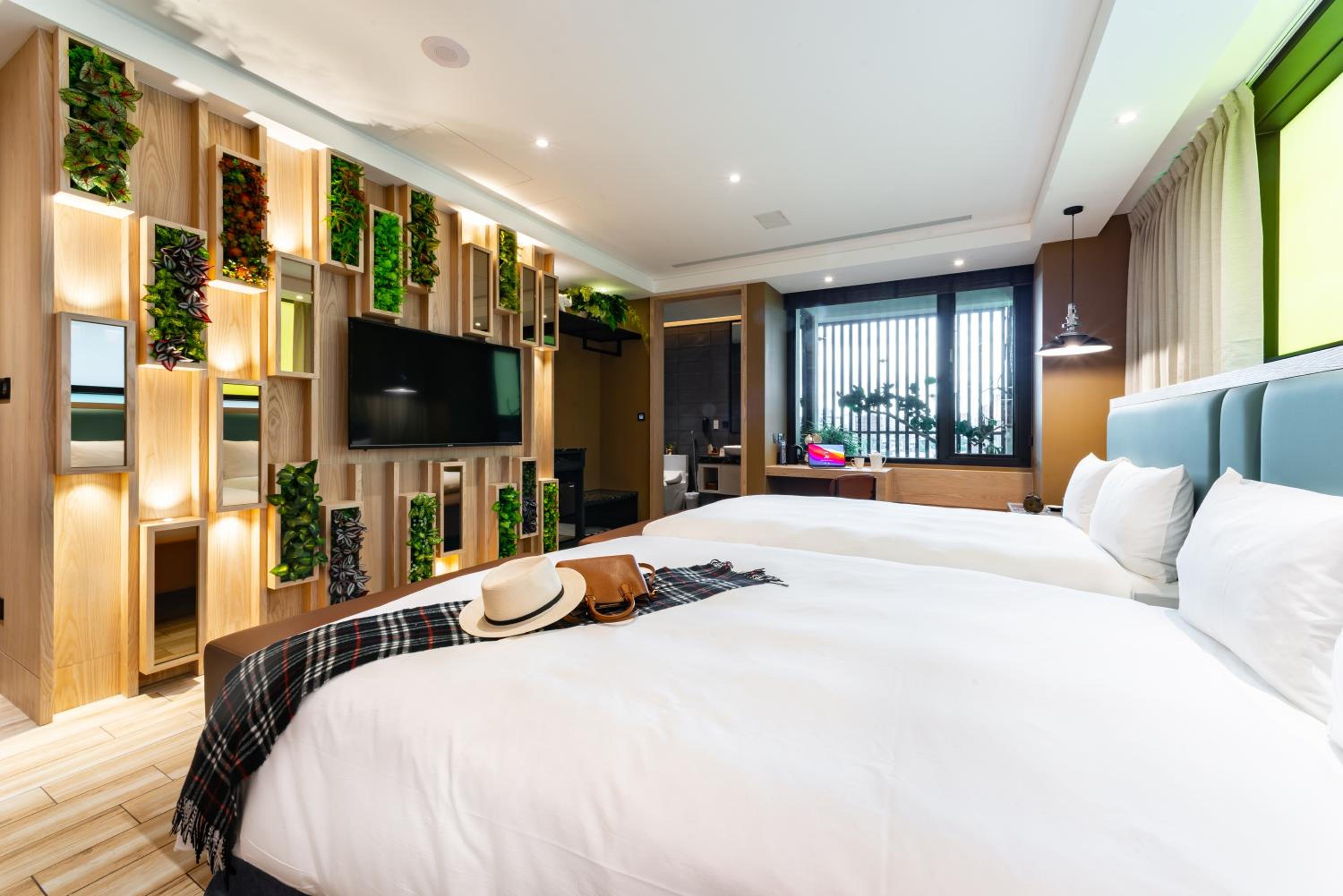 Check-in after 18:00 - Deluxe Quadruple Room - Photo 3