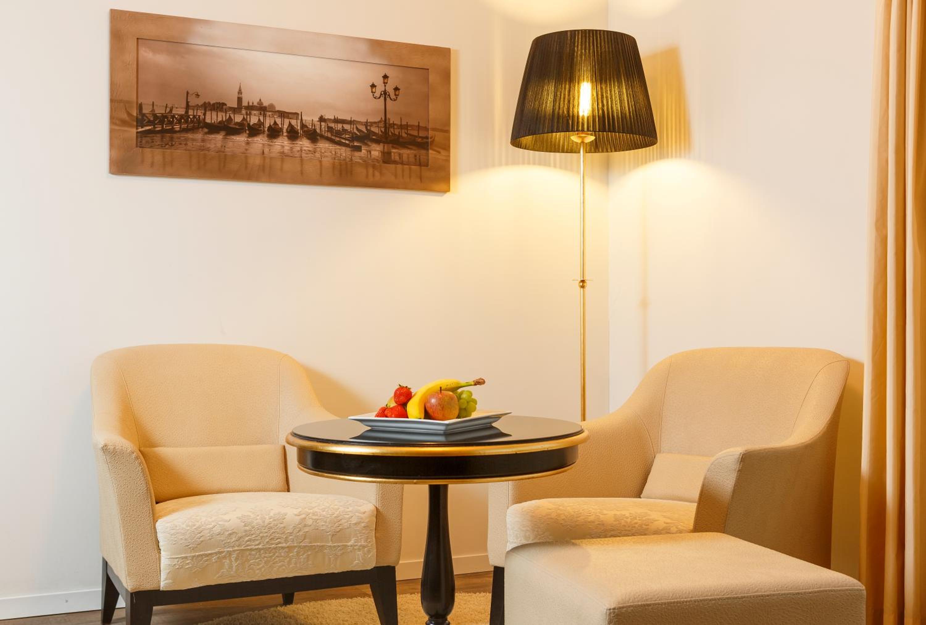 Junior Suite Deluxe with Bathtub for 2 People and Air Con - Photo 7