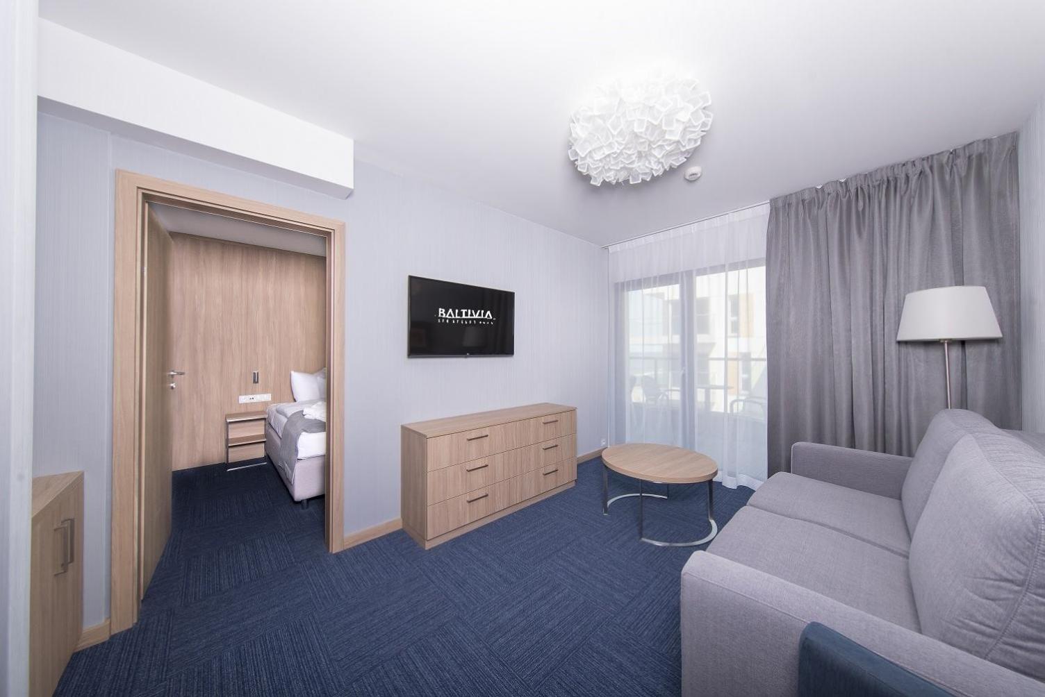 One-Bedroom Suite with Side Sea View photo 3