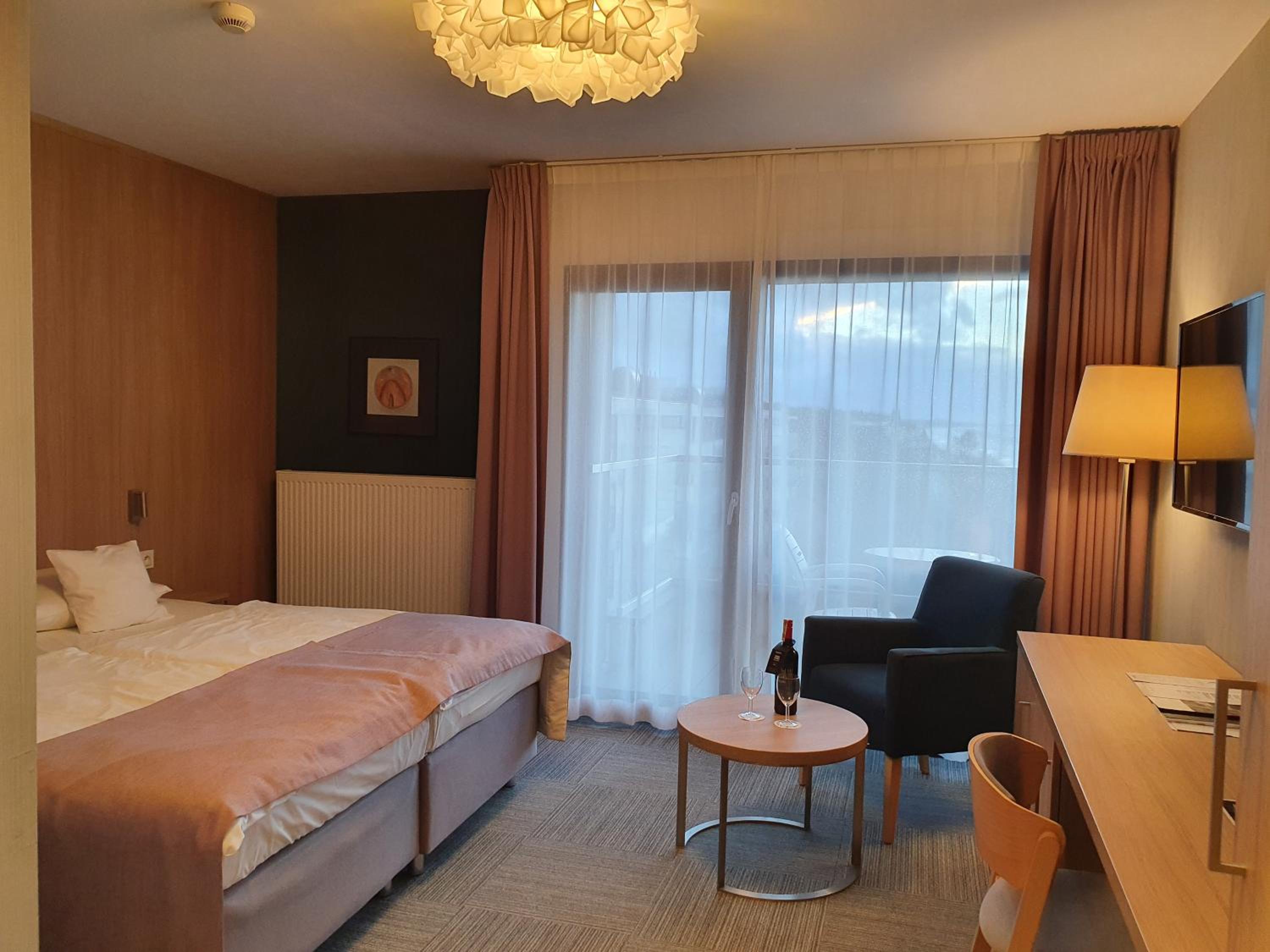 Double Room with Side Sea View photo 2