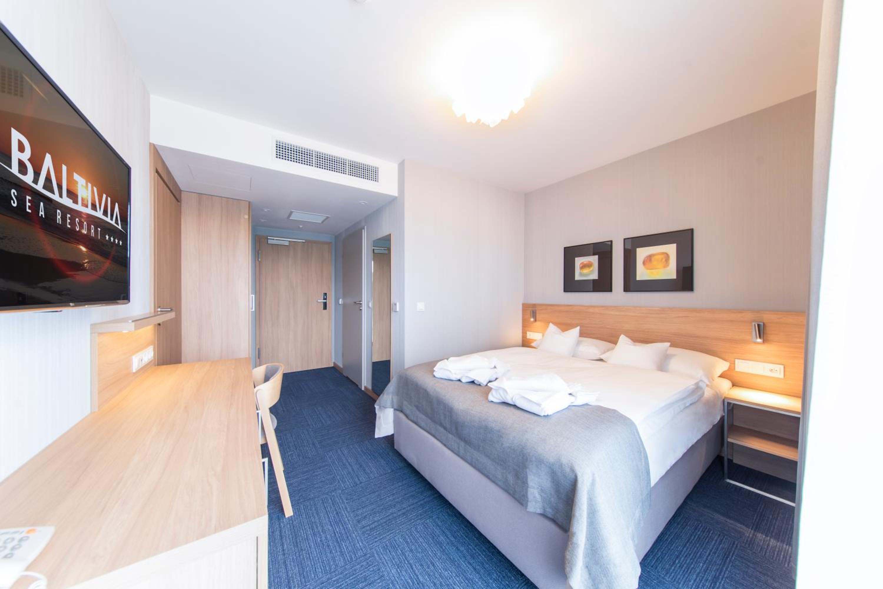 Budget Double Room without Sea View (bed dimensions 140x200 cm) photo 2