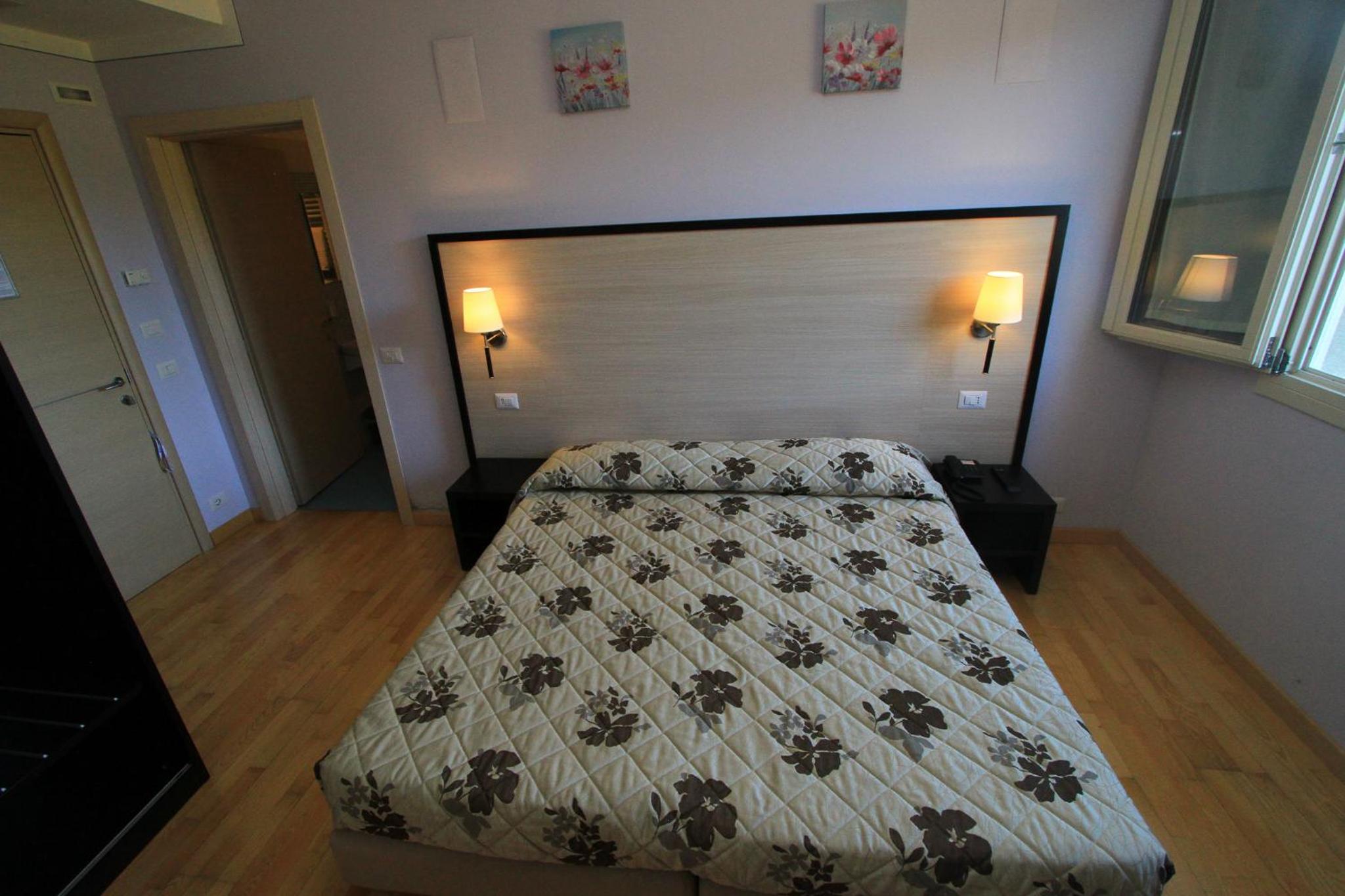 Double or Twin Room with Private Bathroom photo 2
