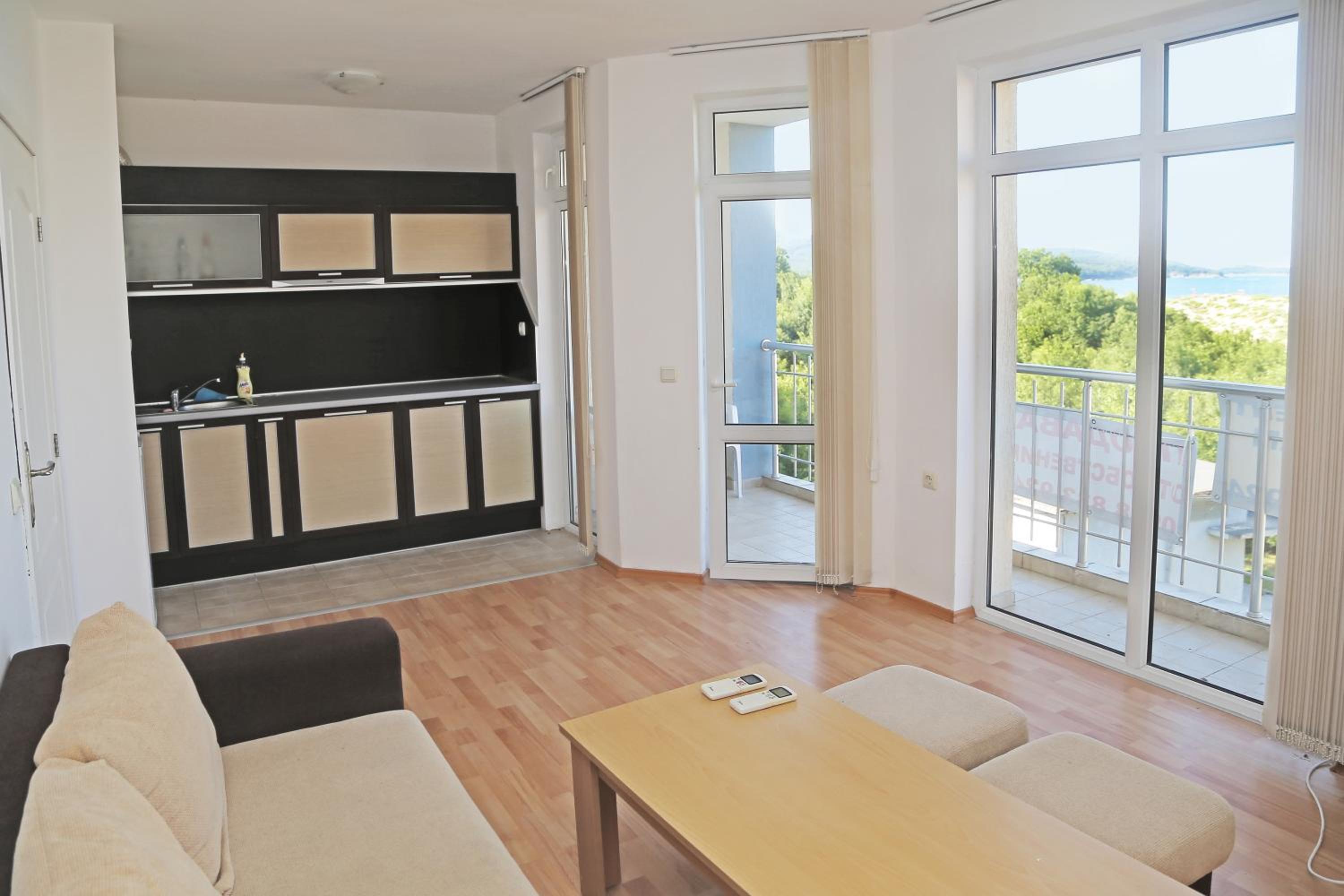 One-Bedroom Apartment with Sea View photo 1