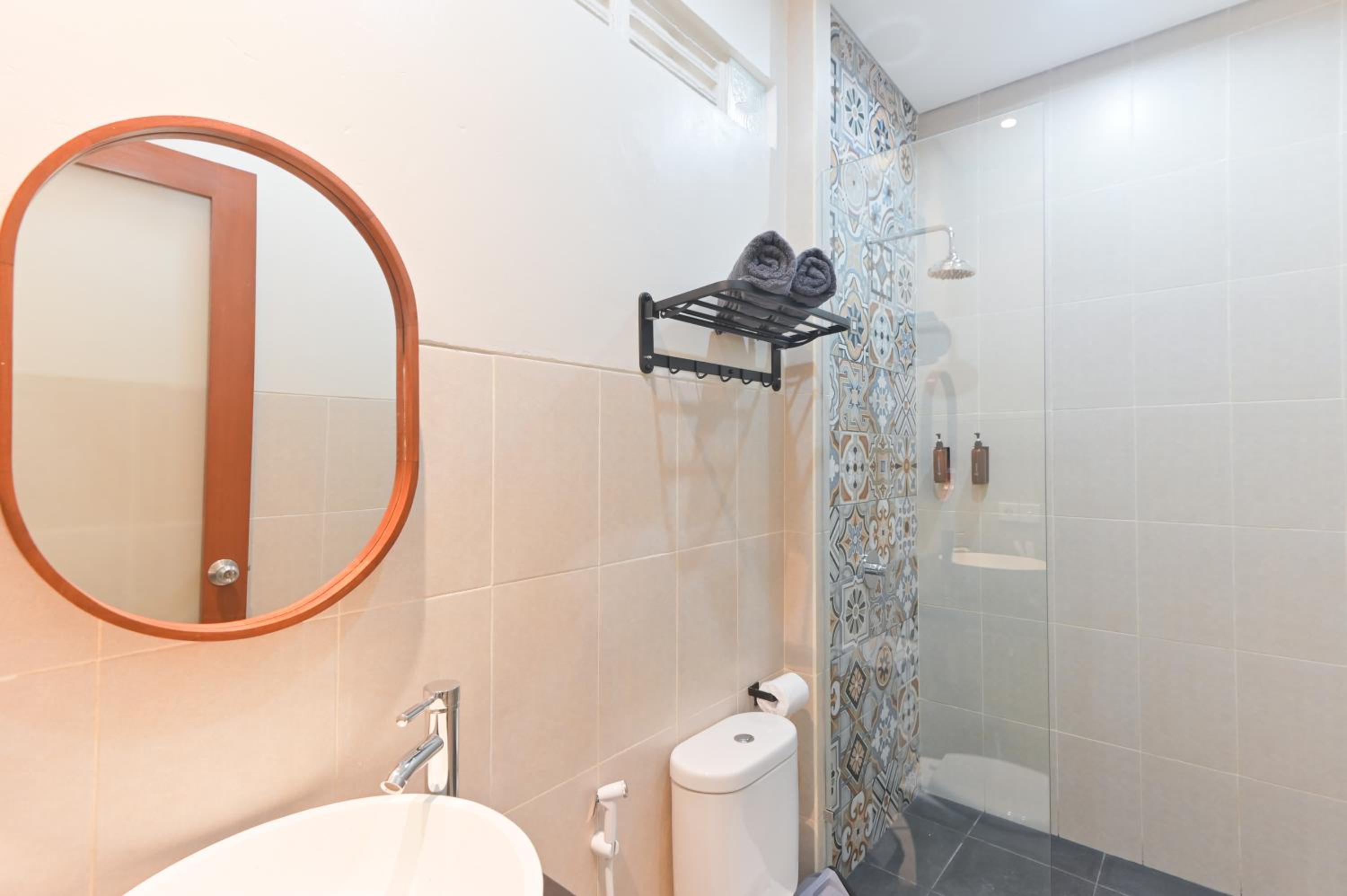 Twin Room with Private Bathroom - Photo 2