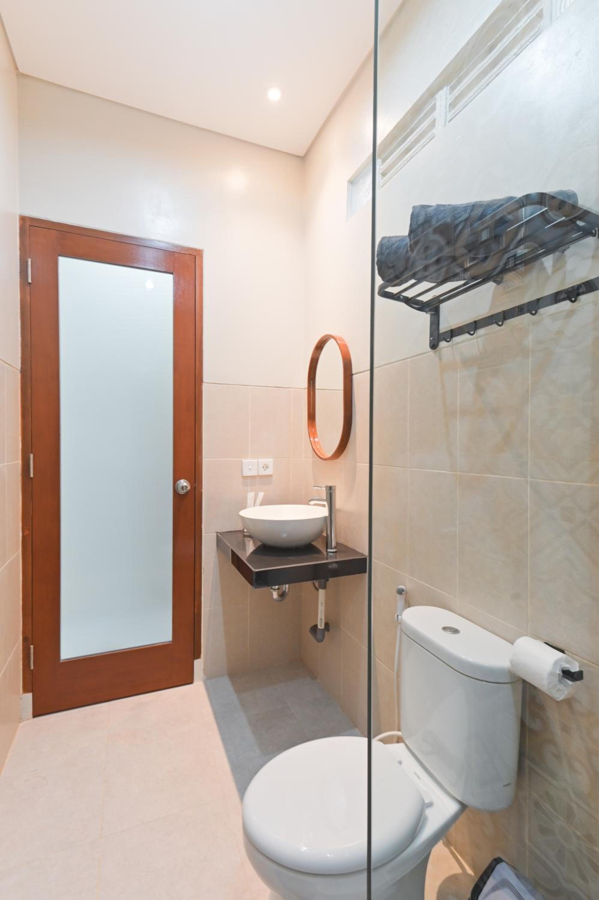 Twin Room with Private Bathroom - Photo 6