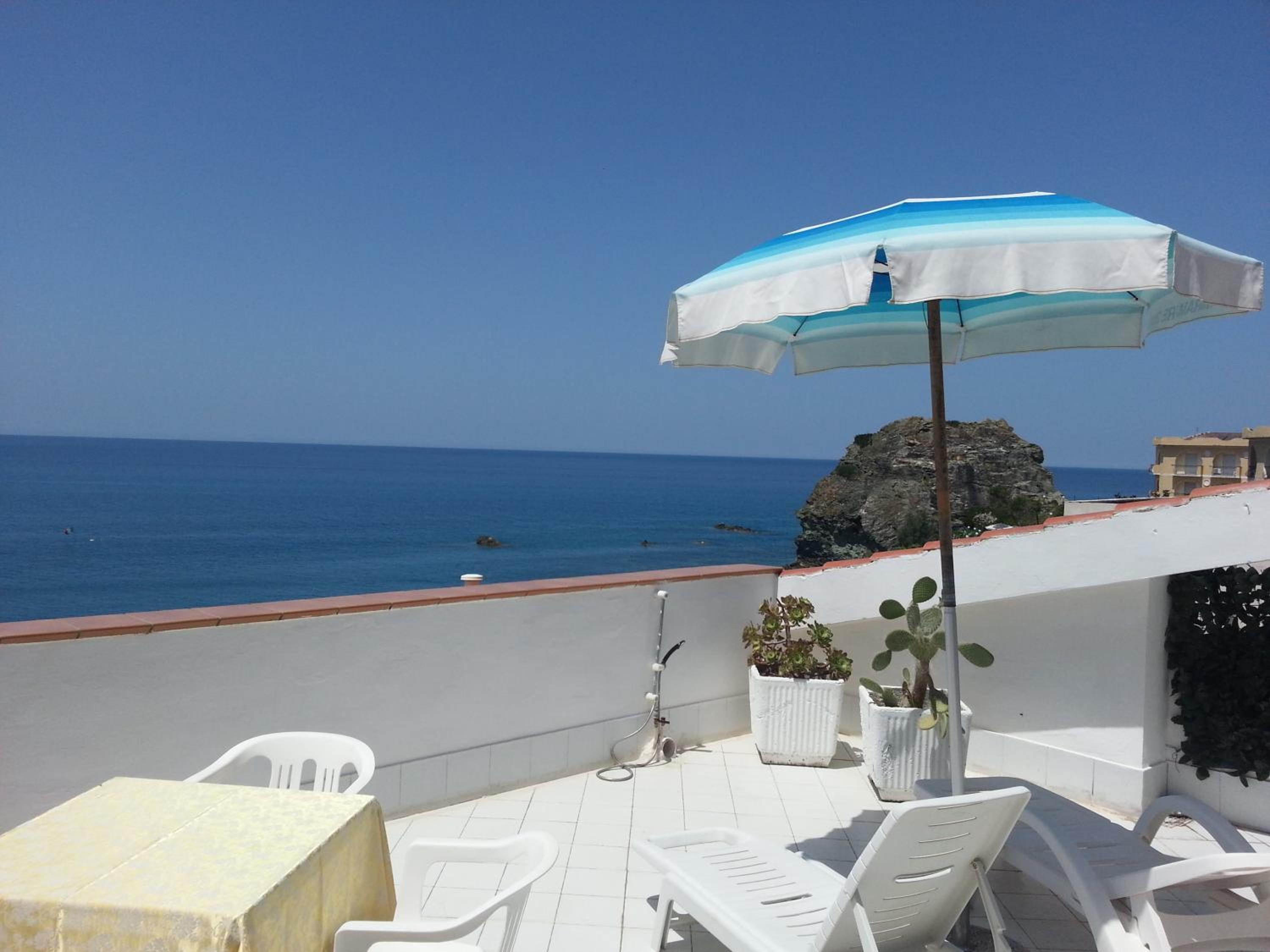 Suite with Terrace and Sea View - Photo 3