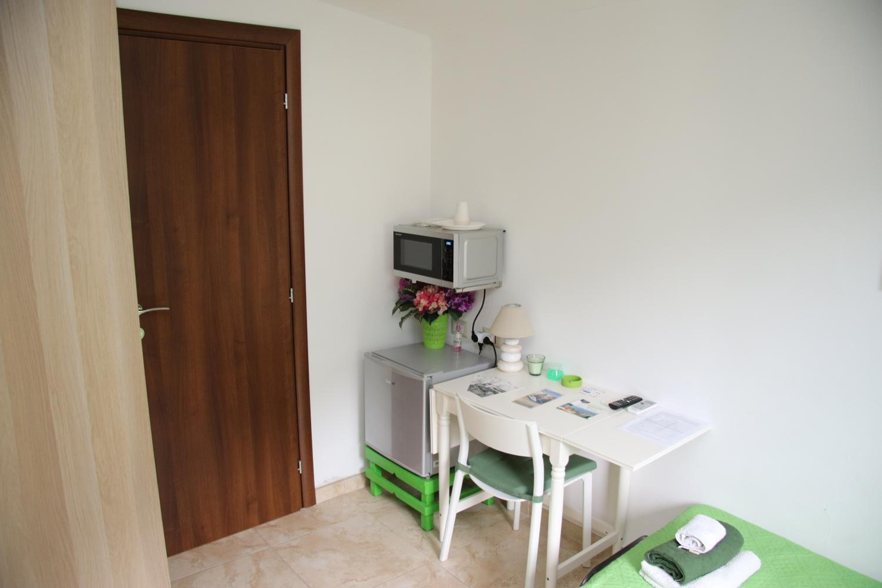 Triple Room with City View - Photo 5