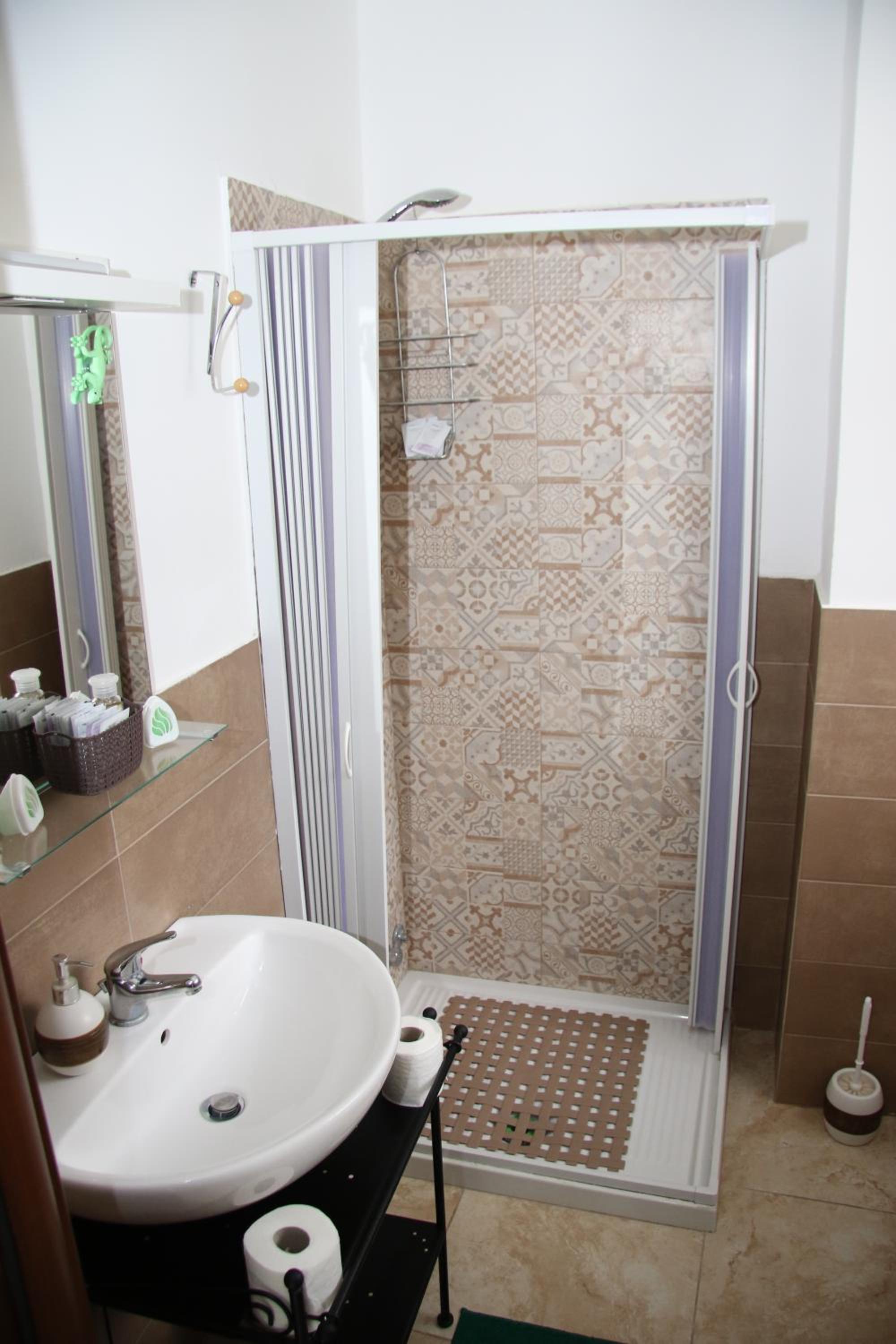 Triple Room with City View - Photo 6