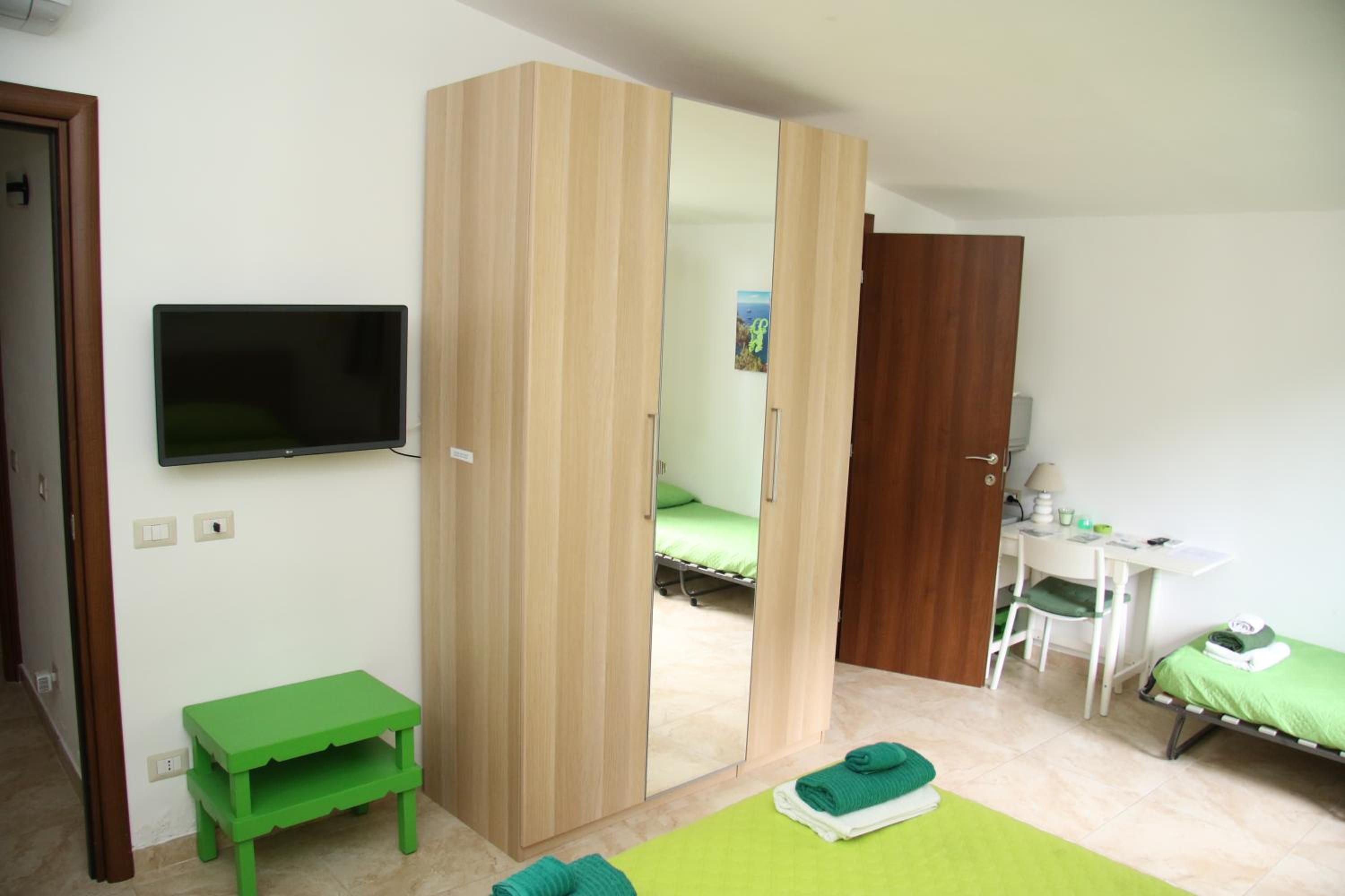 Triple Room with City View - Photo 4