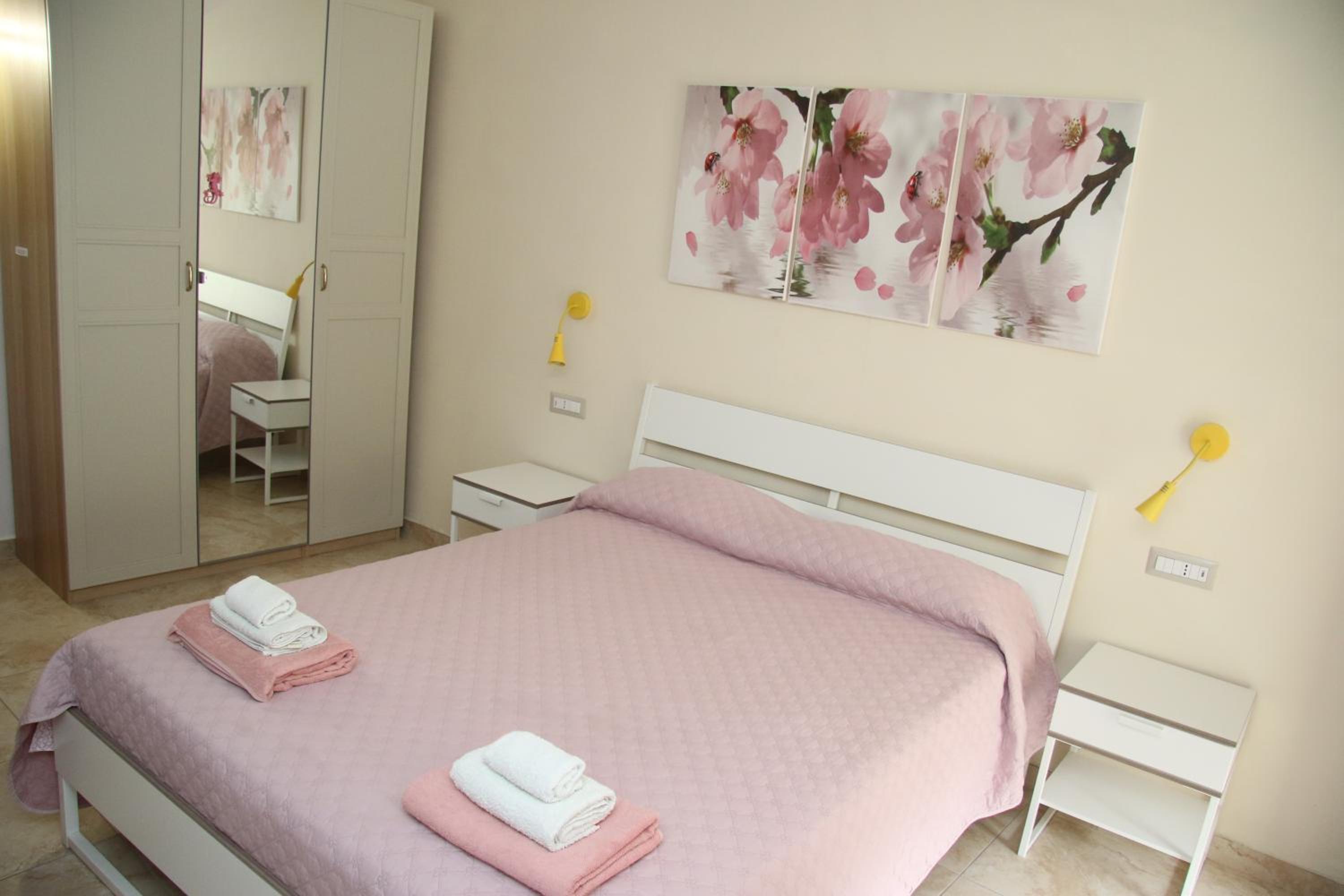 Triple Room with Balcony - Photo 1