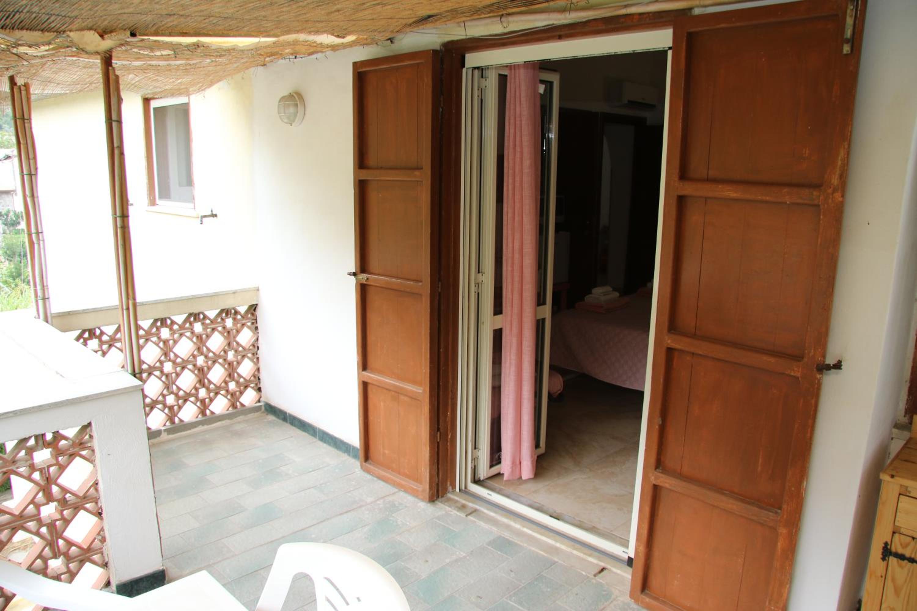 Triple Room with Balcony - Photo 6