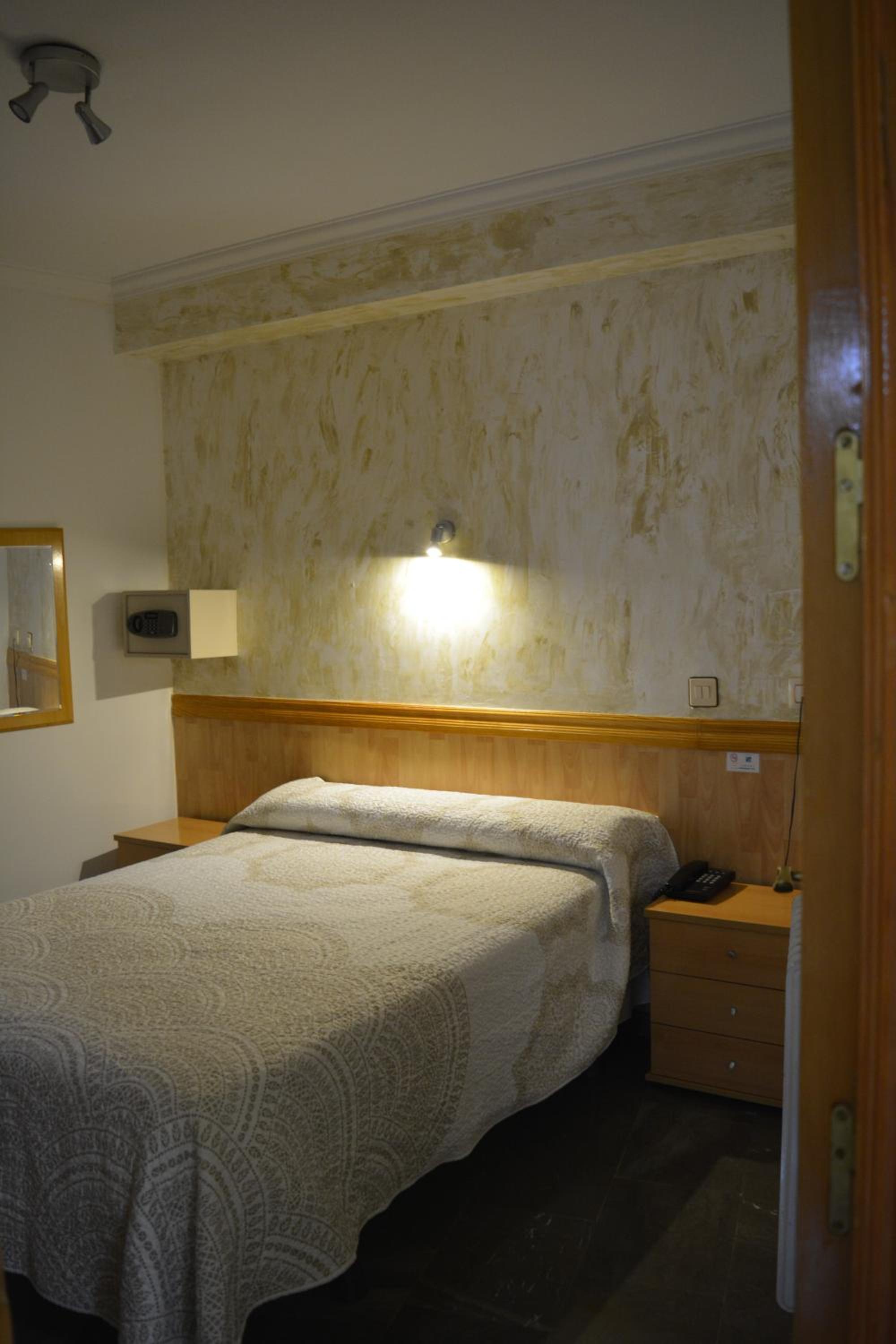 Single Room photo 2