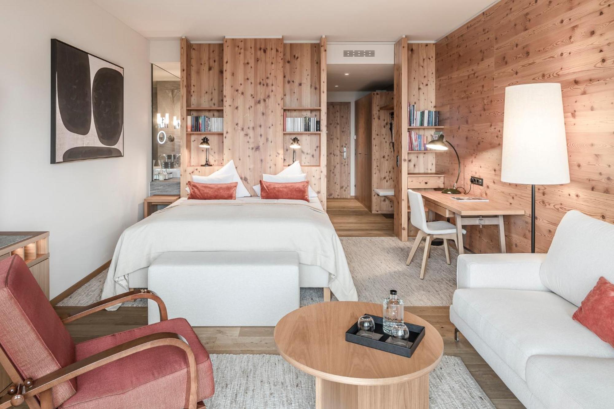 Deluxe Double Room with Balcony photo 1
