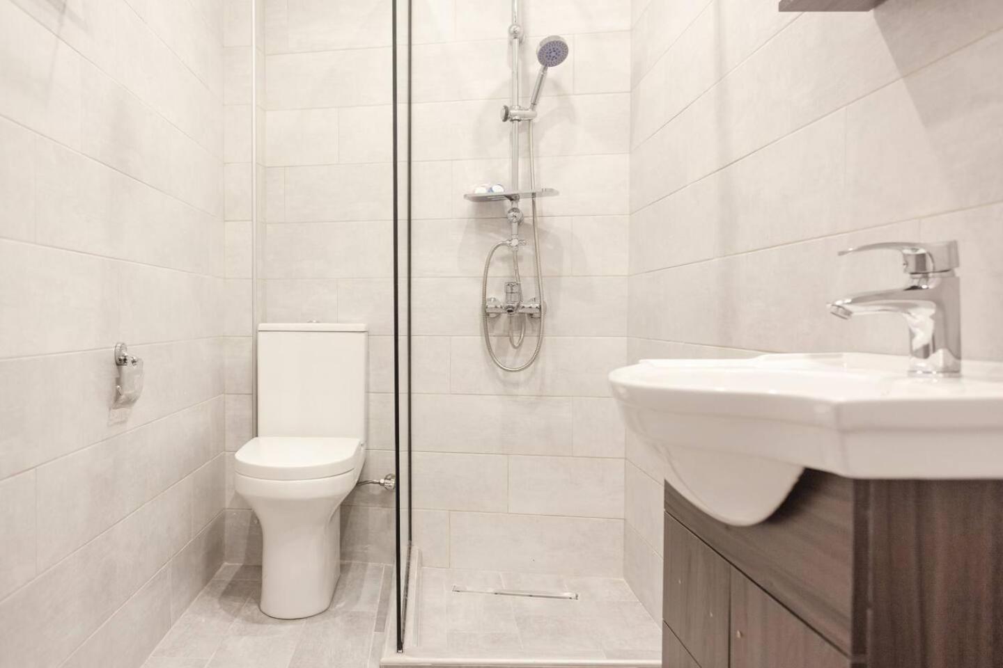 Studio Apartment - Photo 2