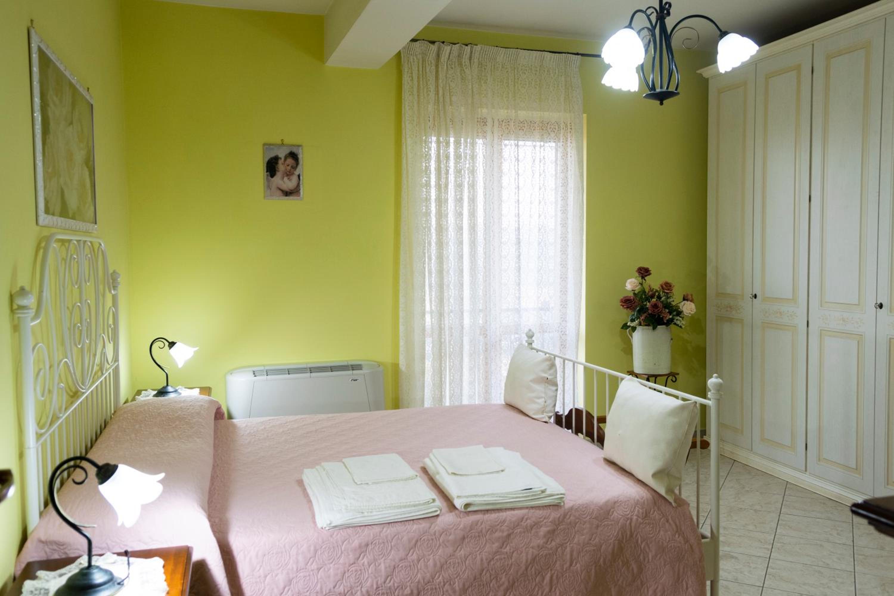 Double Room with Balcony - Photo 6