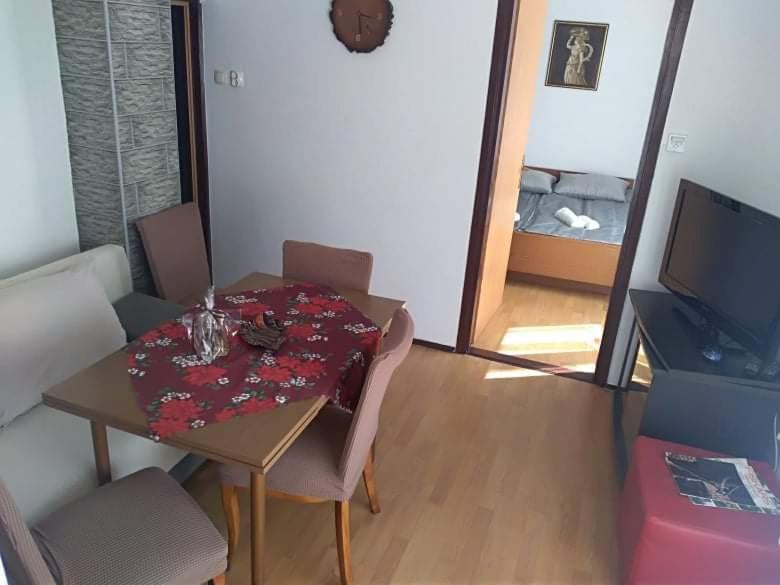 One-Bedroom Apartment - Photo 67