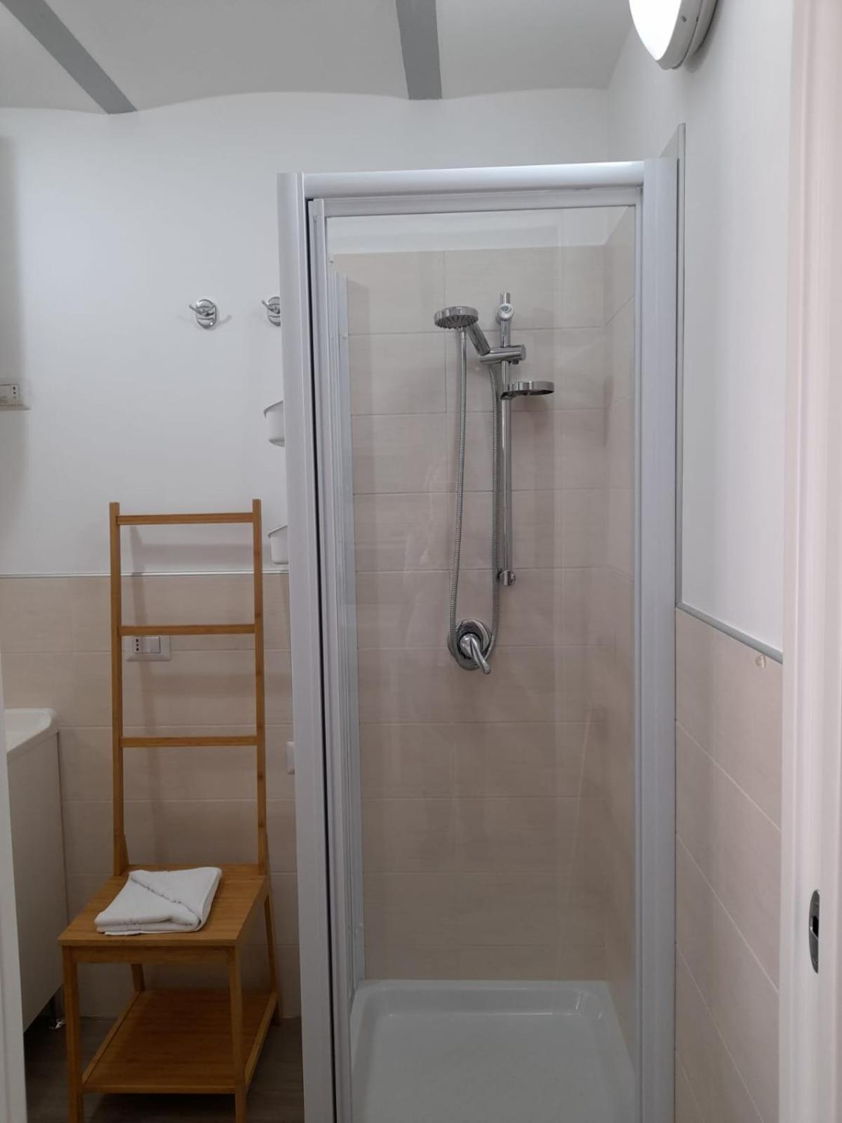 One-Bedroom House - Photo 9