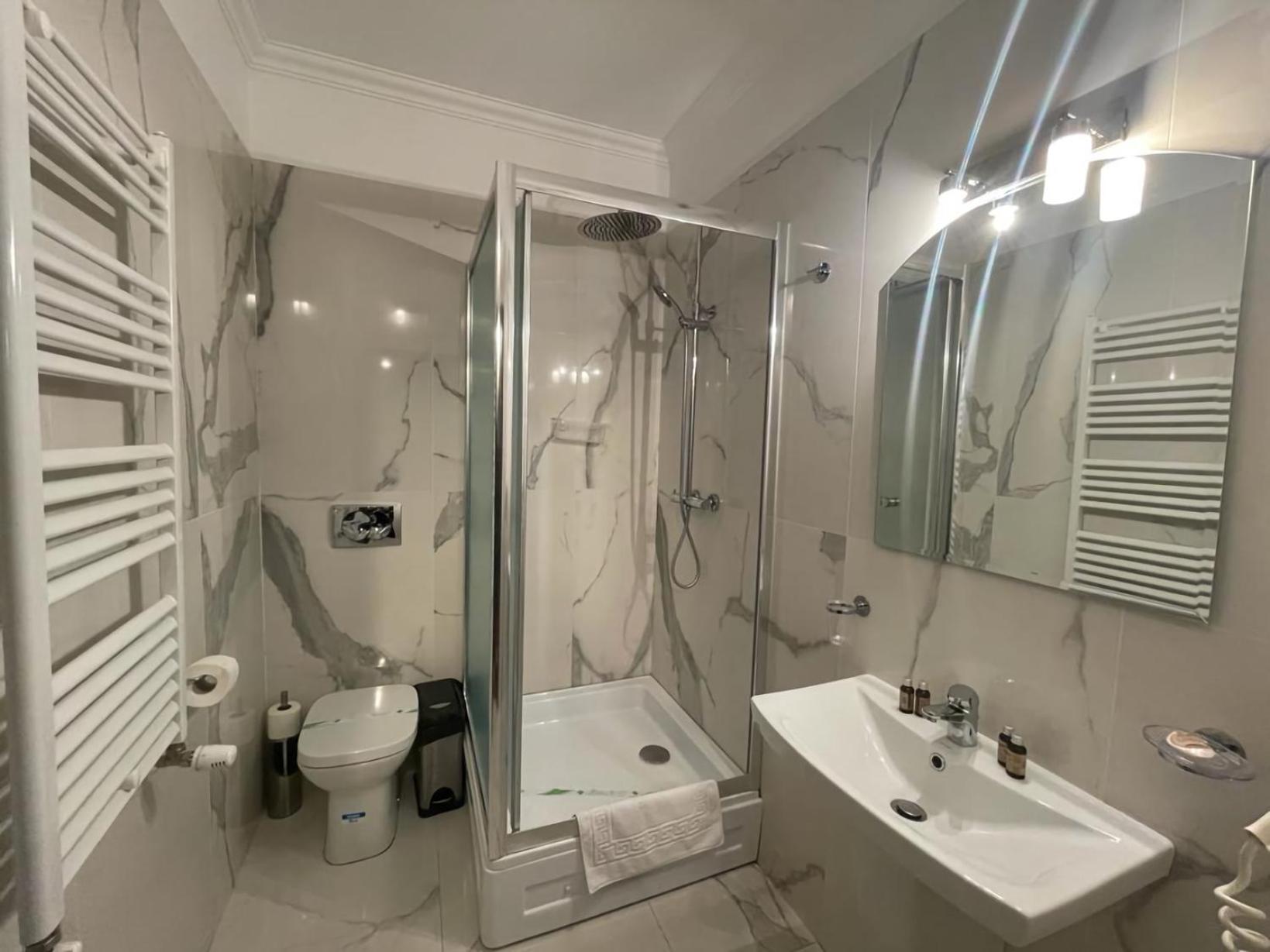 Double or Twin Room photo 3