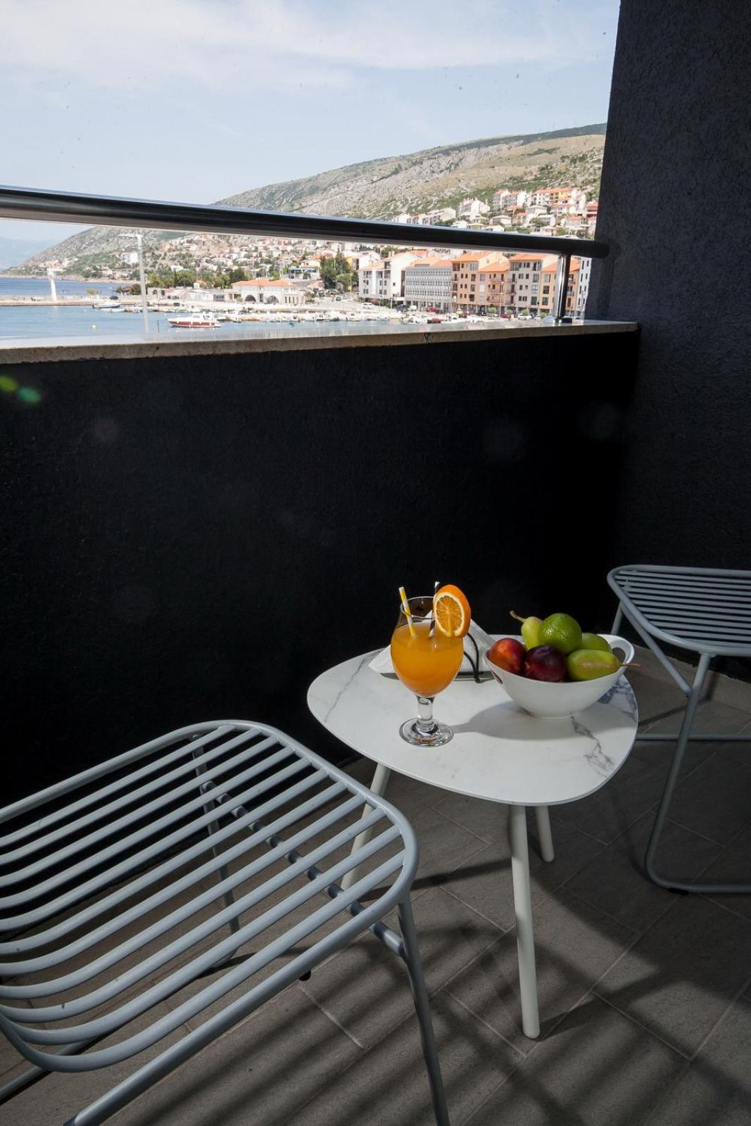 Comfort Double Room with Balcony and Sea View - Photo 6