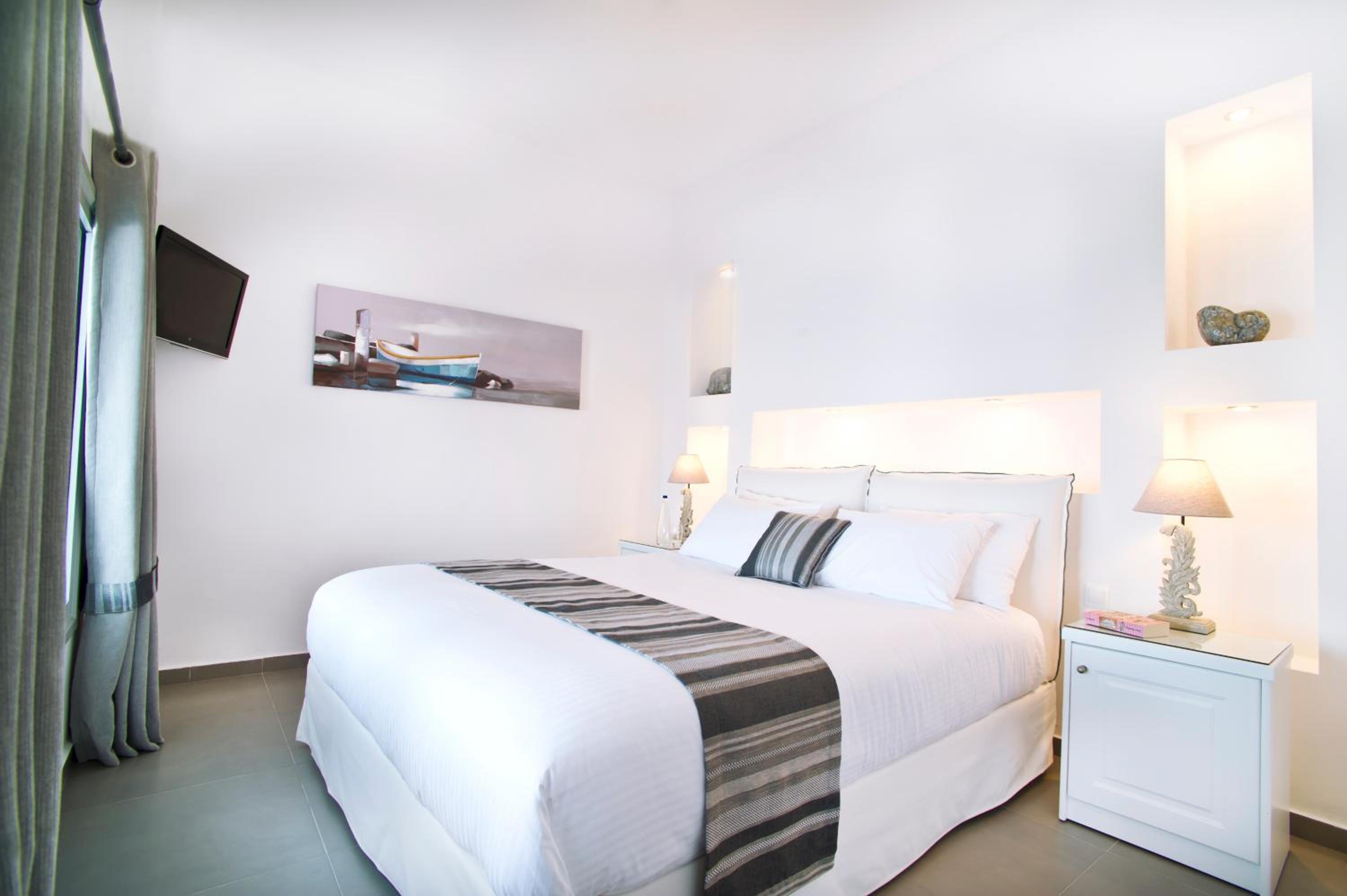 Junior Suite with Caldera View - Photo 5