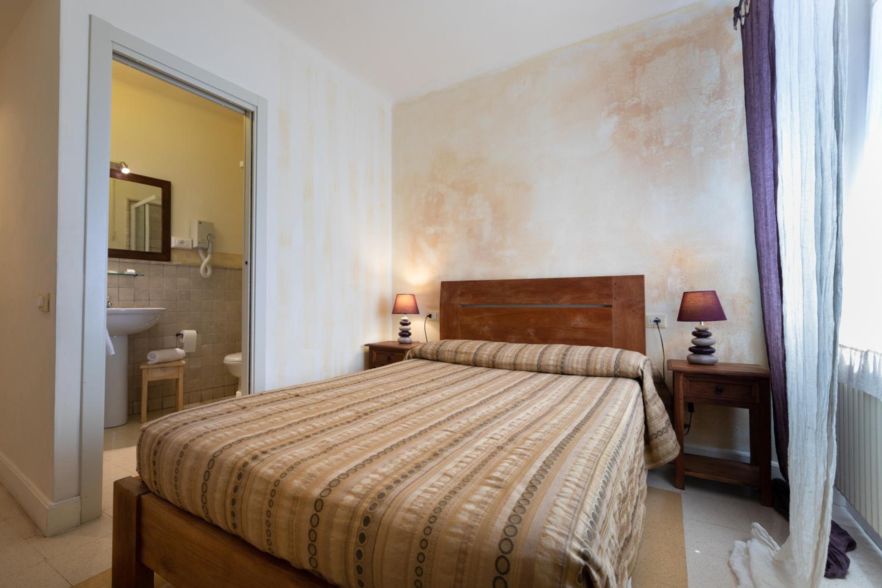Economy Double Room photo 3