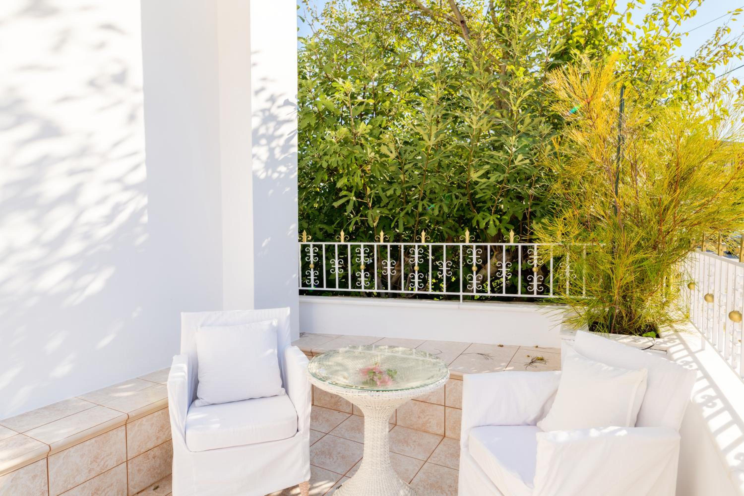 One-Bedroom Apartment with Terrace photo 2