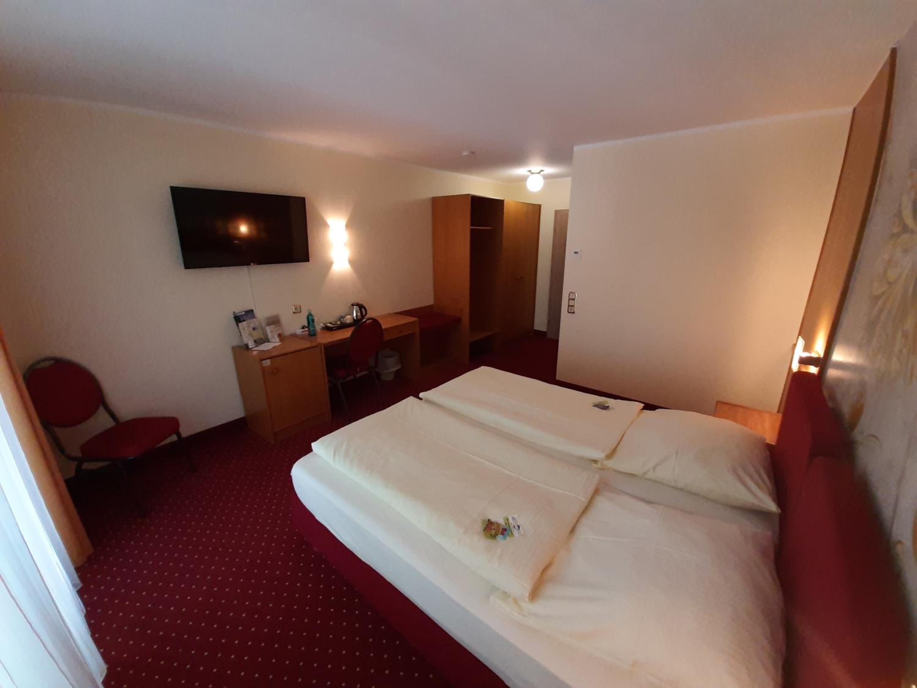 Double Room for Single Use