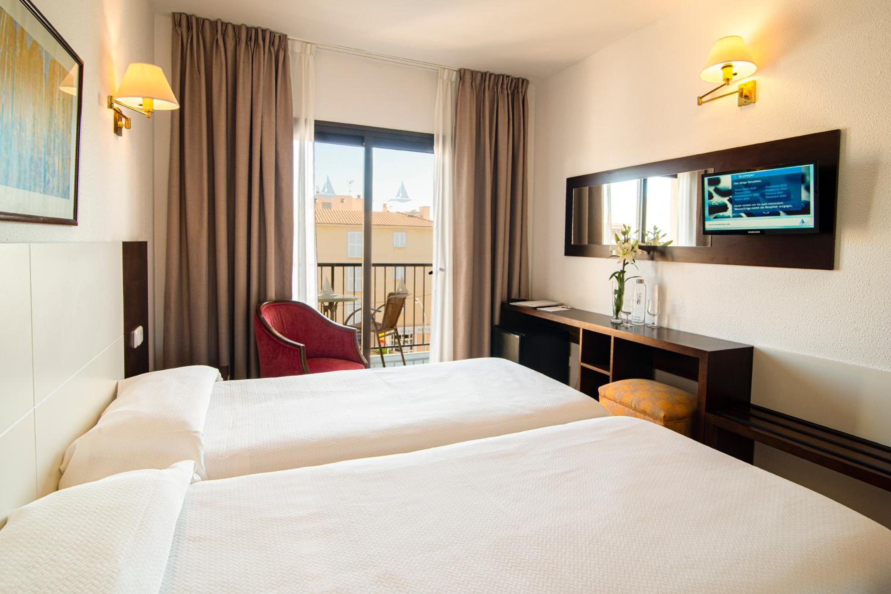 Double Room (2 Adults + 1 Child )