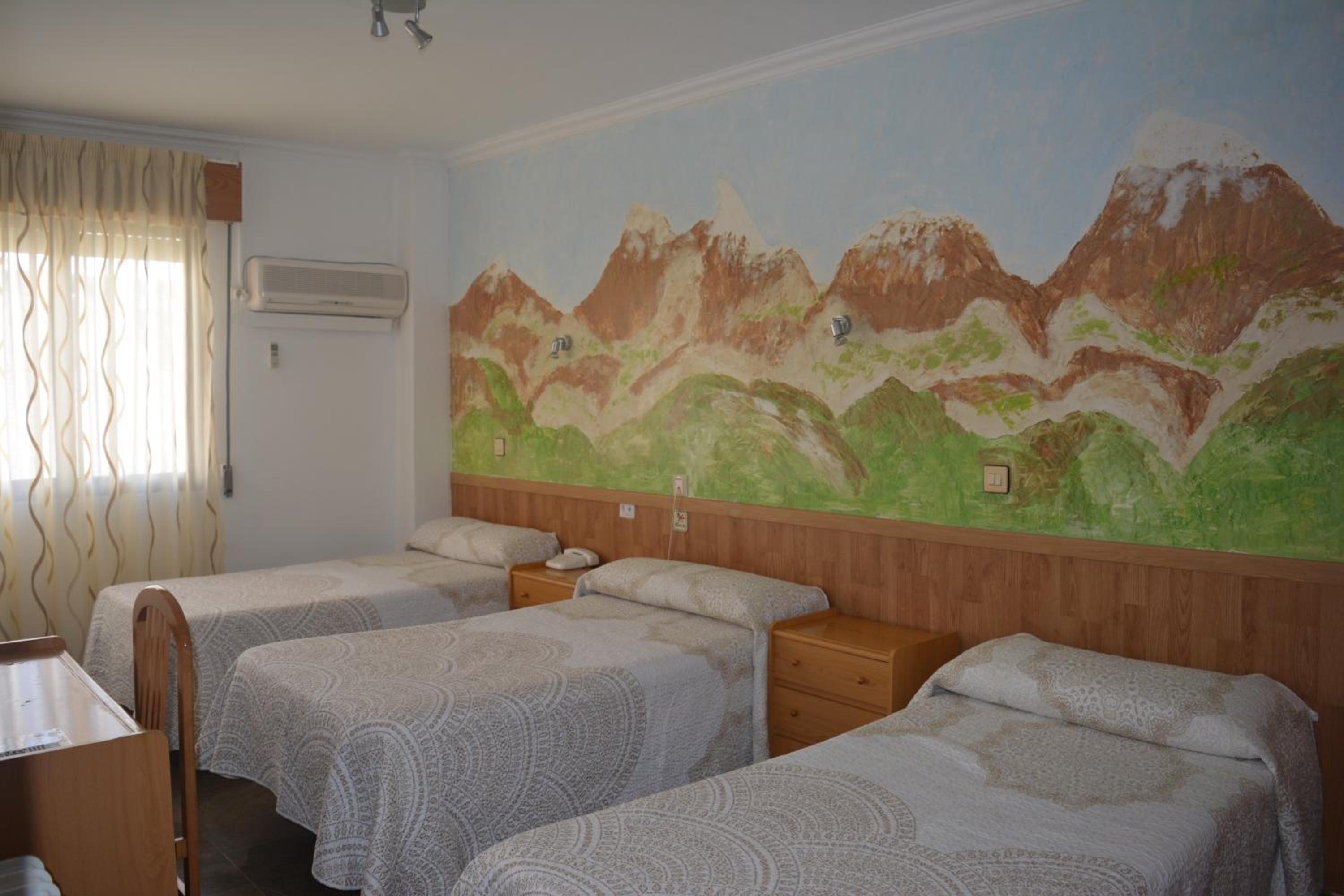 Double or Twin Room with Extra Bed photo 2