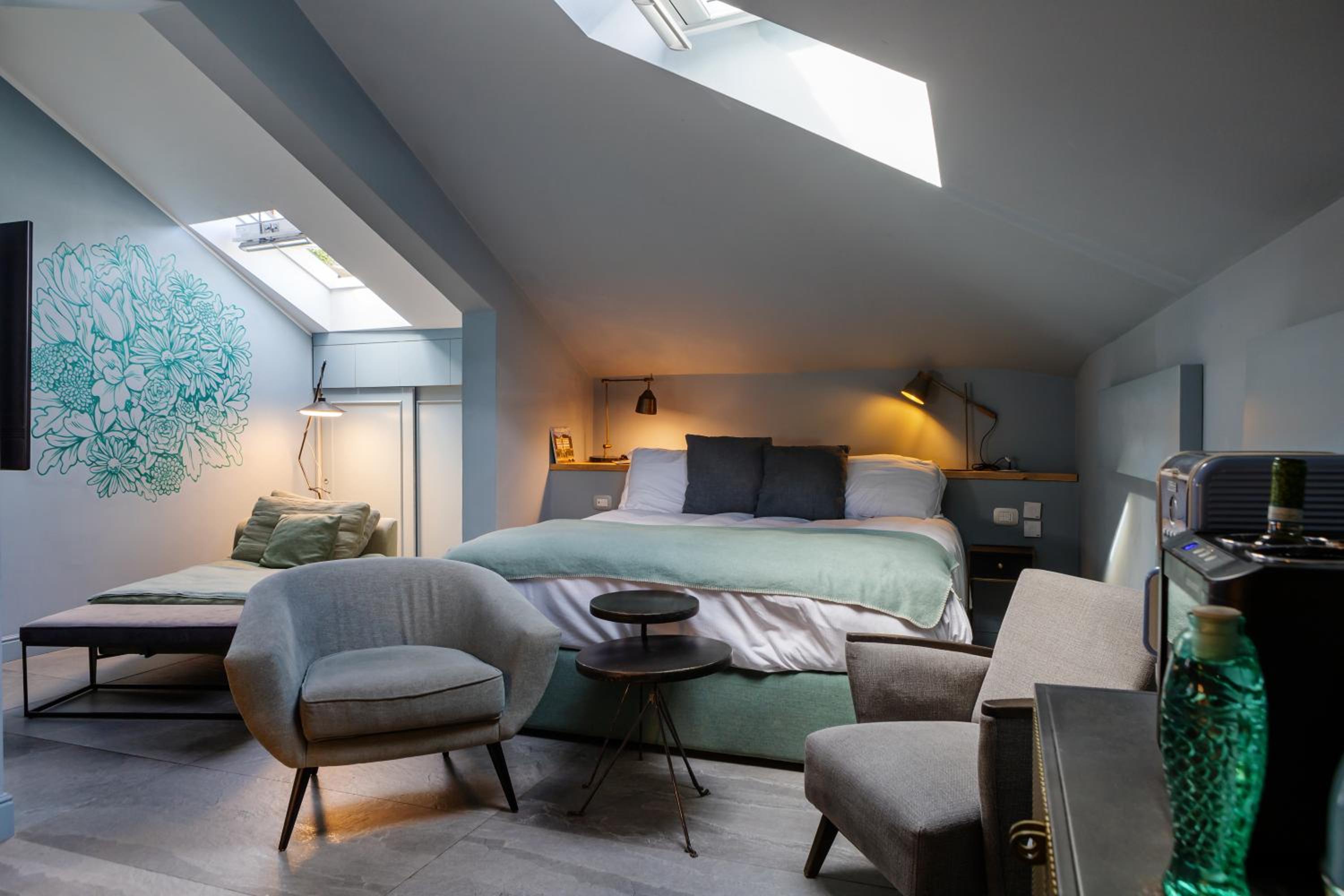 Standard Suite - Photo 1