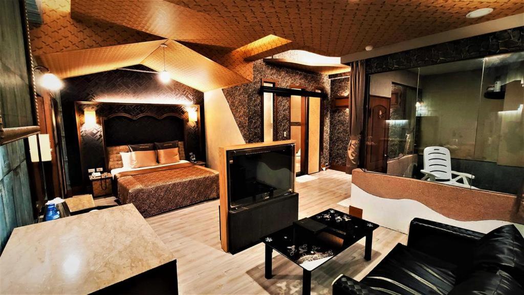 Superior Double Room with Hot Spring (Check-in after 21:00PM)	 photo 1