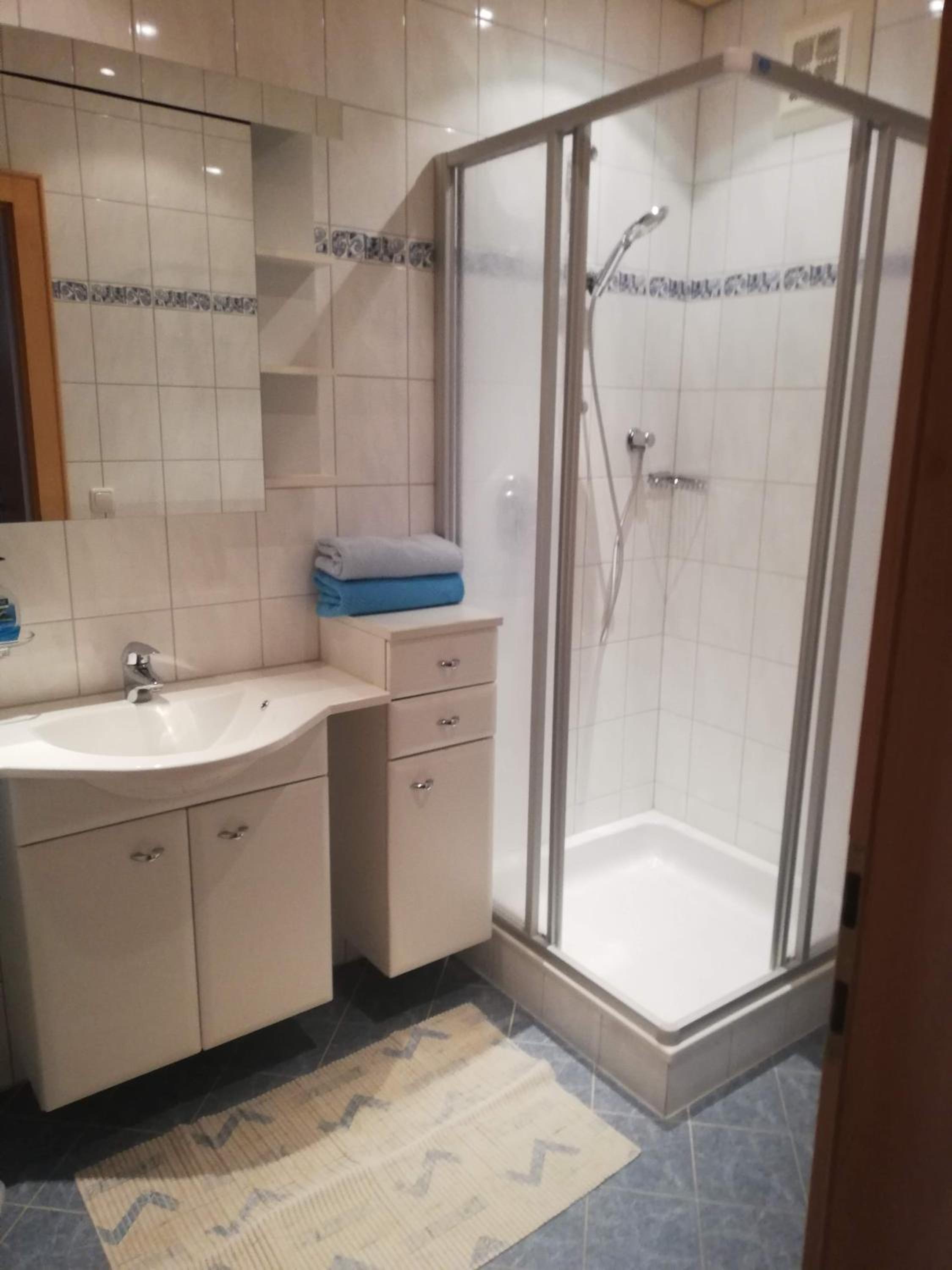Two-Bedroom Apartment with Shower  photo 3