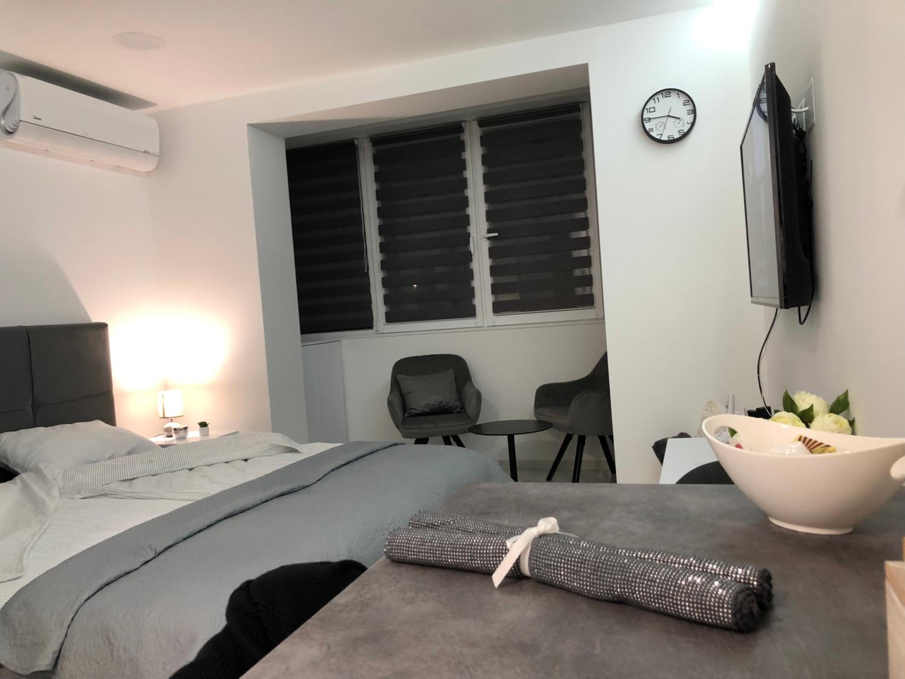 One-Bedroom Apartment - Photo 9