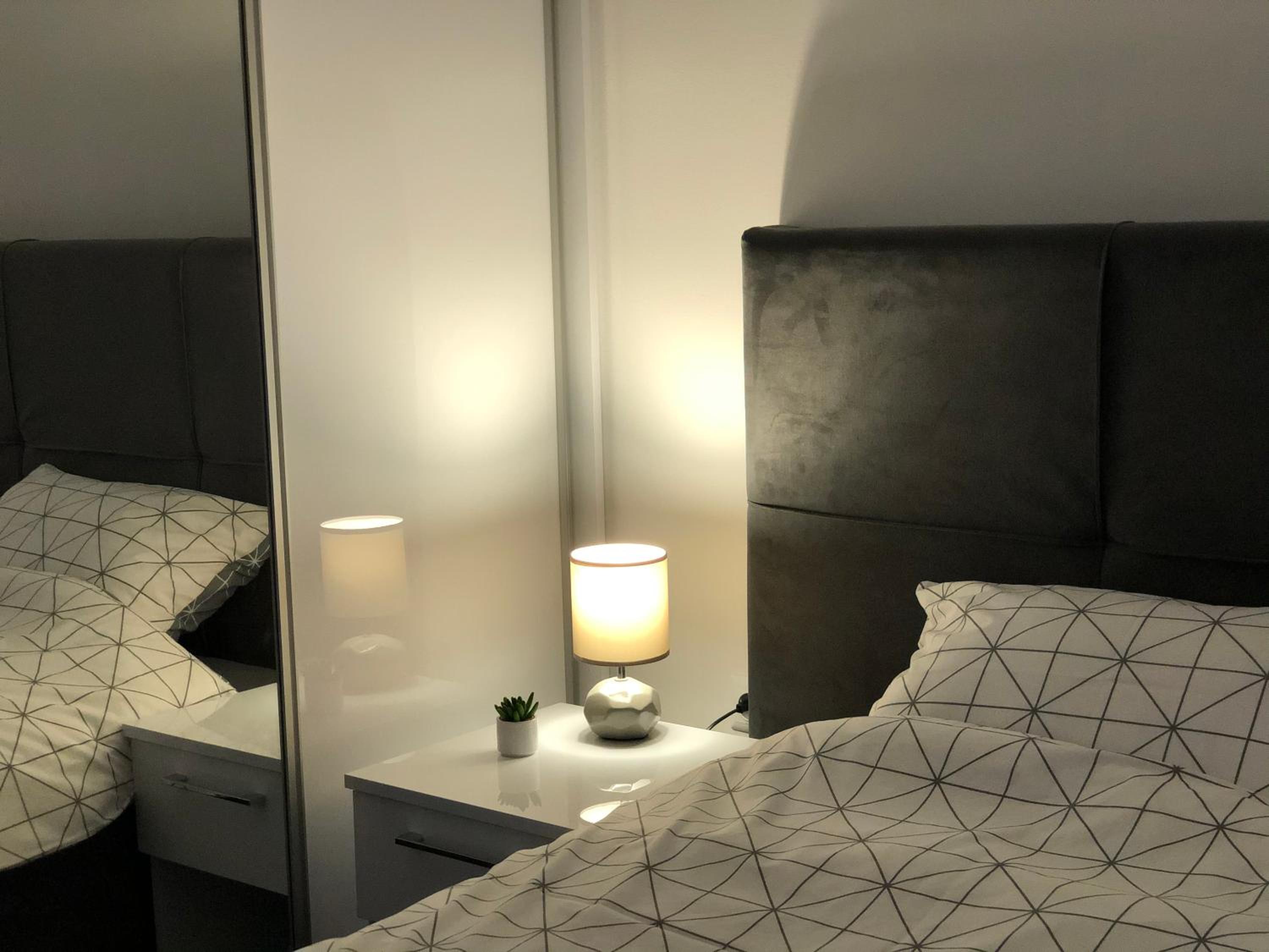 One-Bedroom Apartment - Photo 2