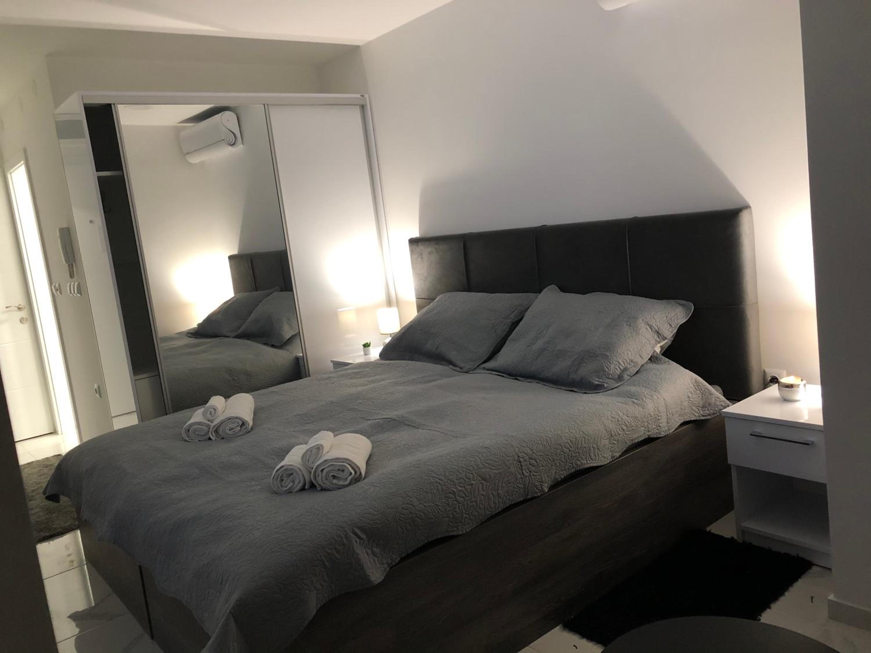 One-Bedroom Apartment - Photo 22