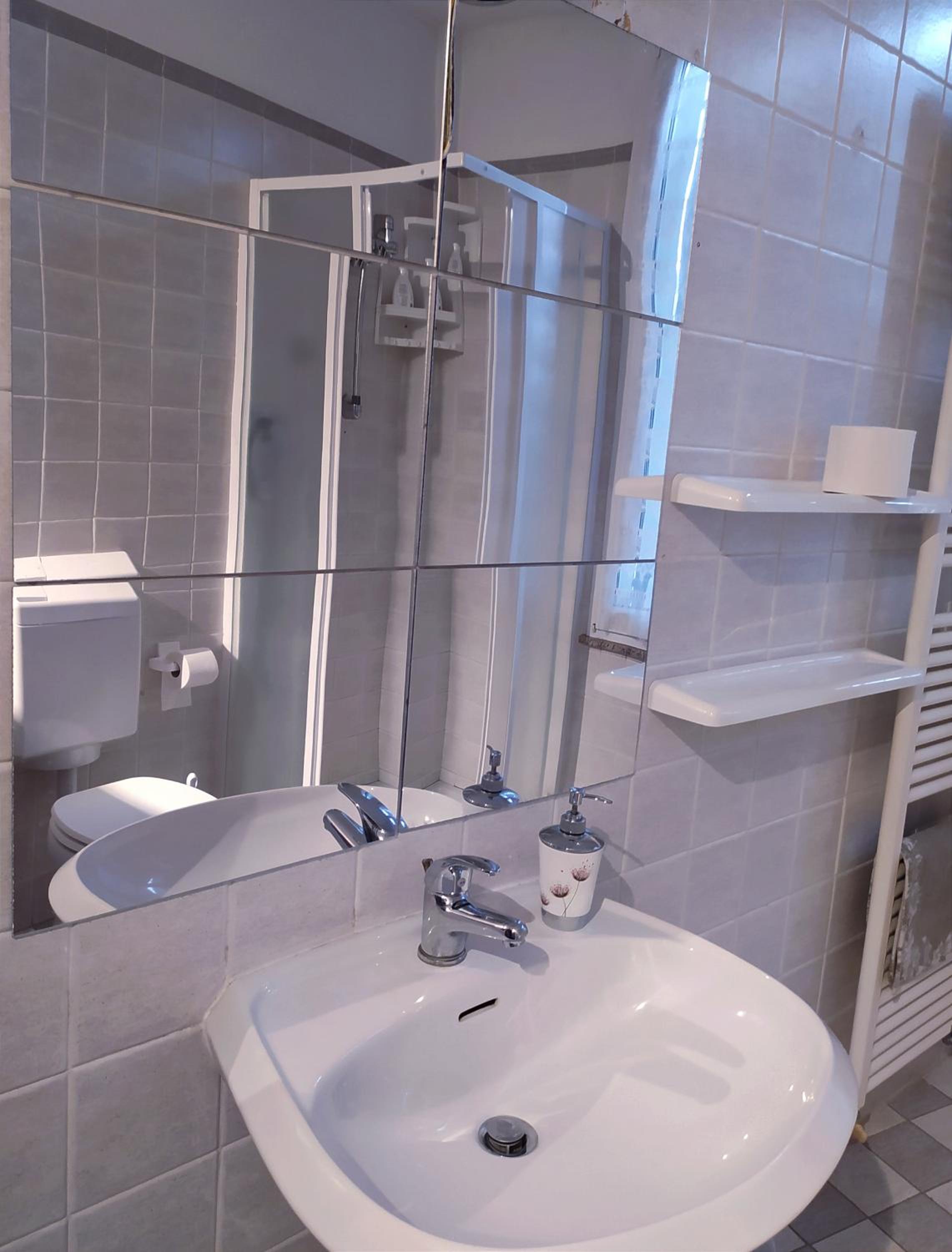 Double Room - Photo 5