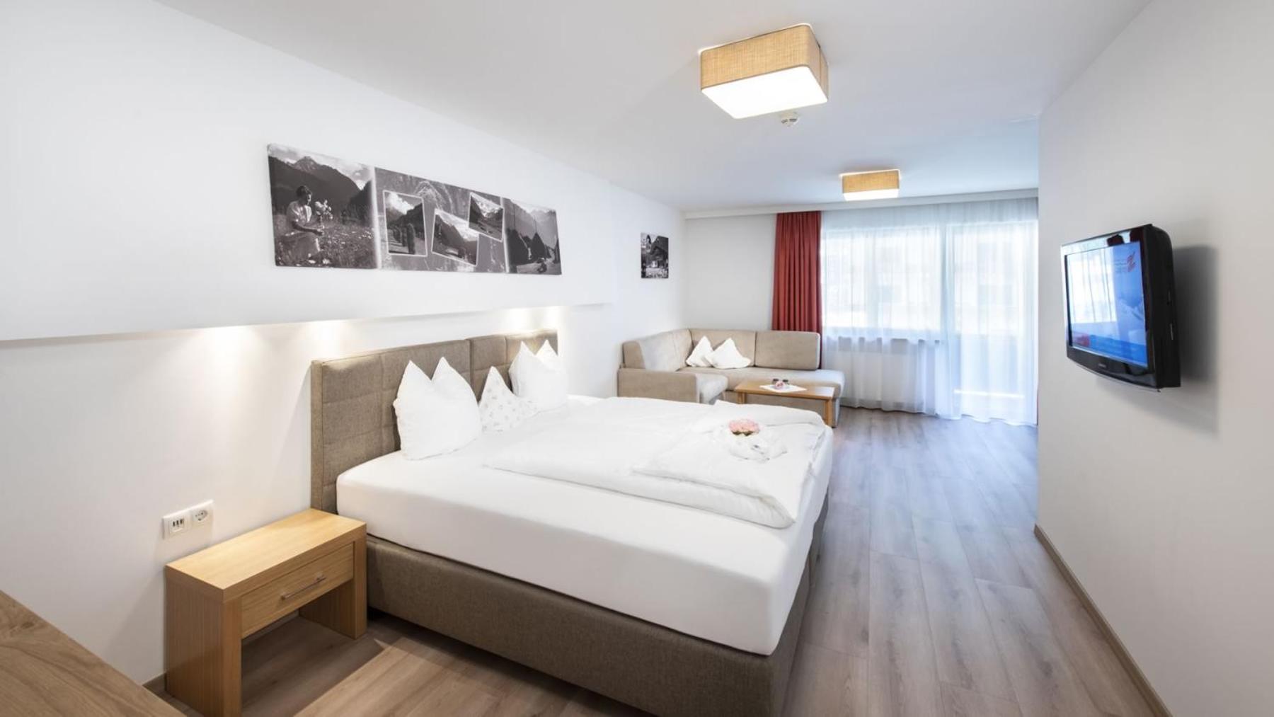 Deluxe Junior Suite - Photo 3
