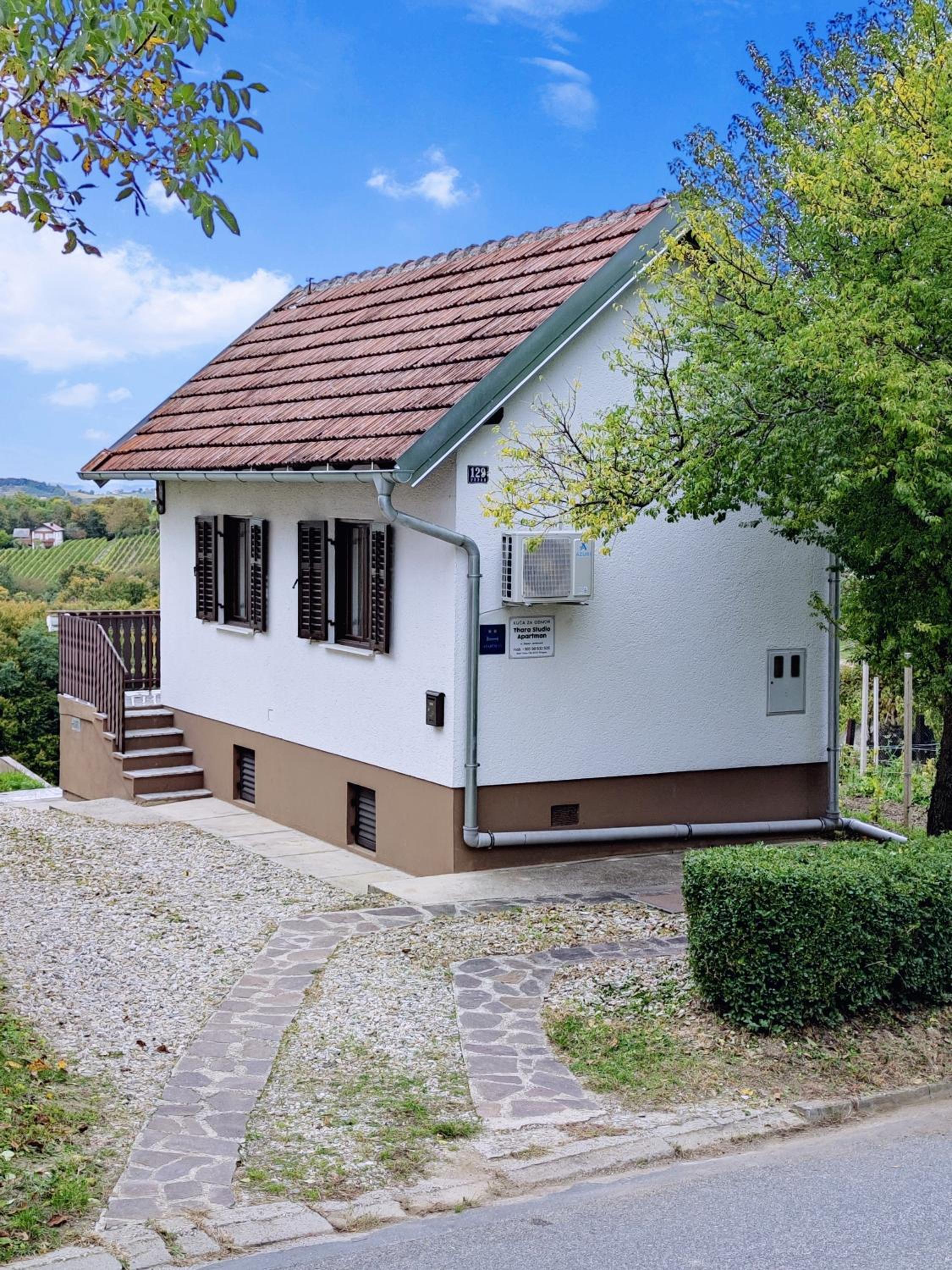 One-Bedroom House photo 3