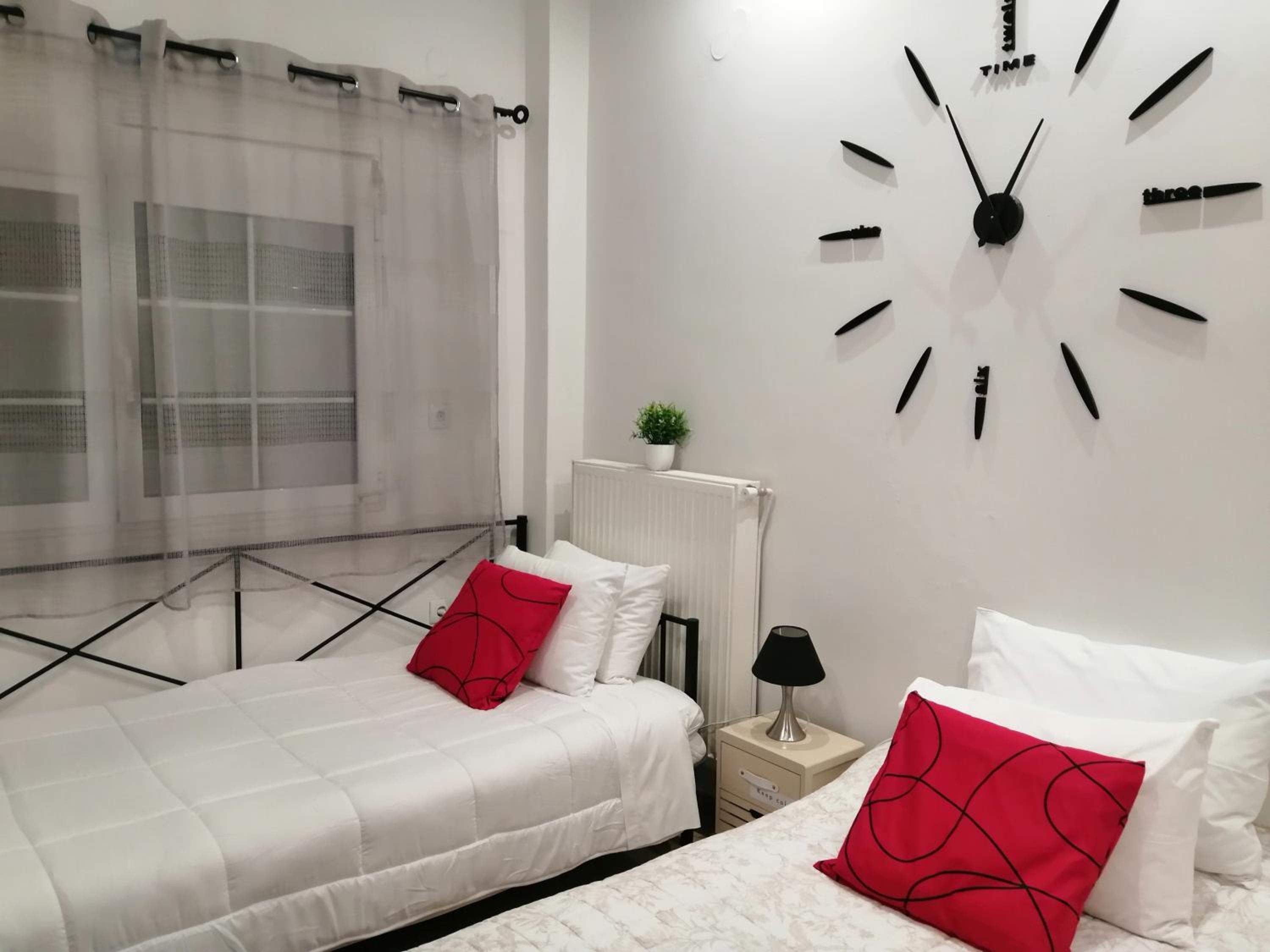 Three-Bedroom Apartment - Photo 31