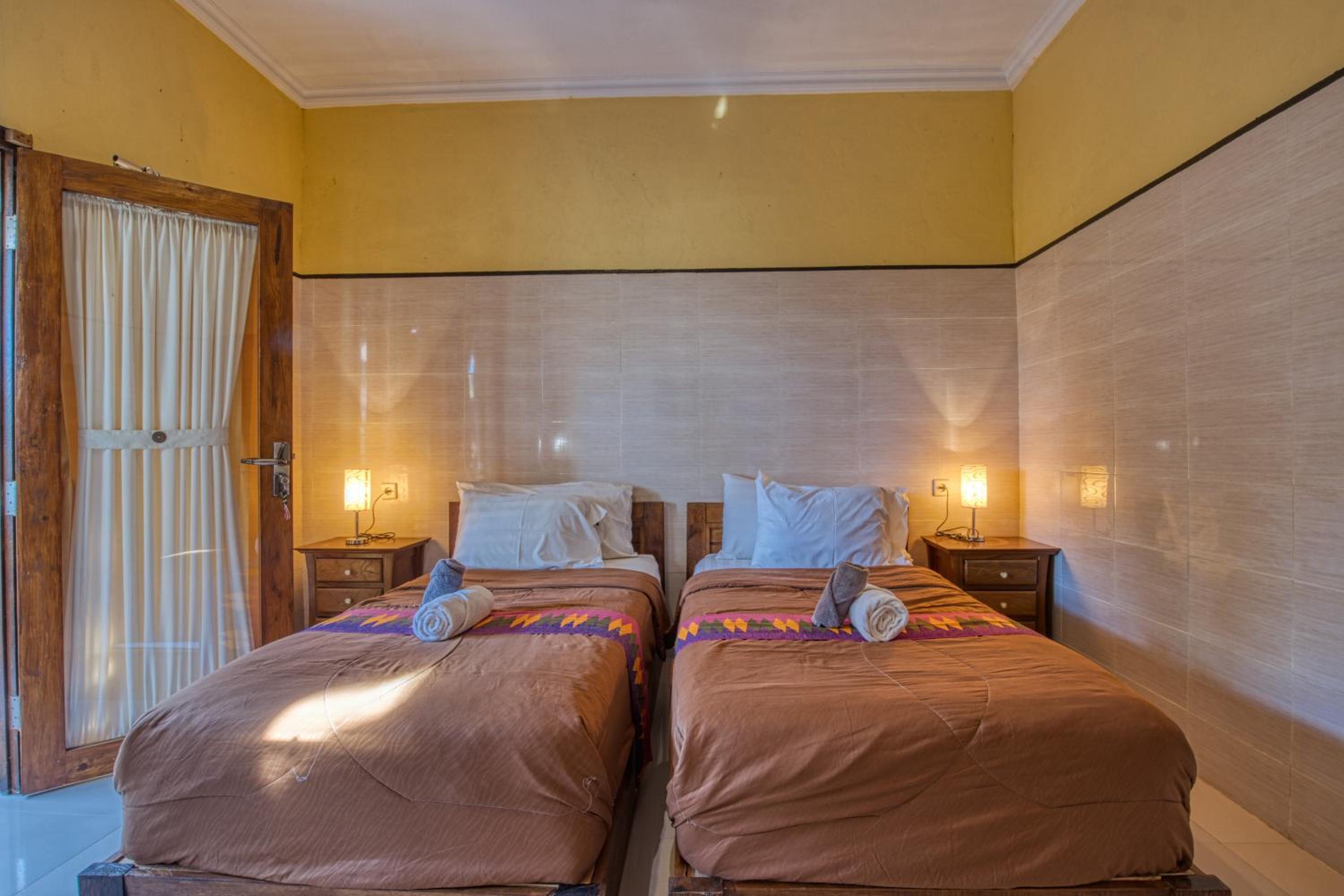 Twin Room with Private Bathroom - Photo 1